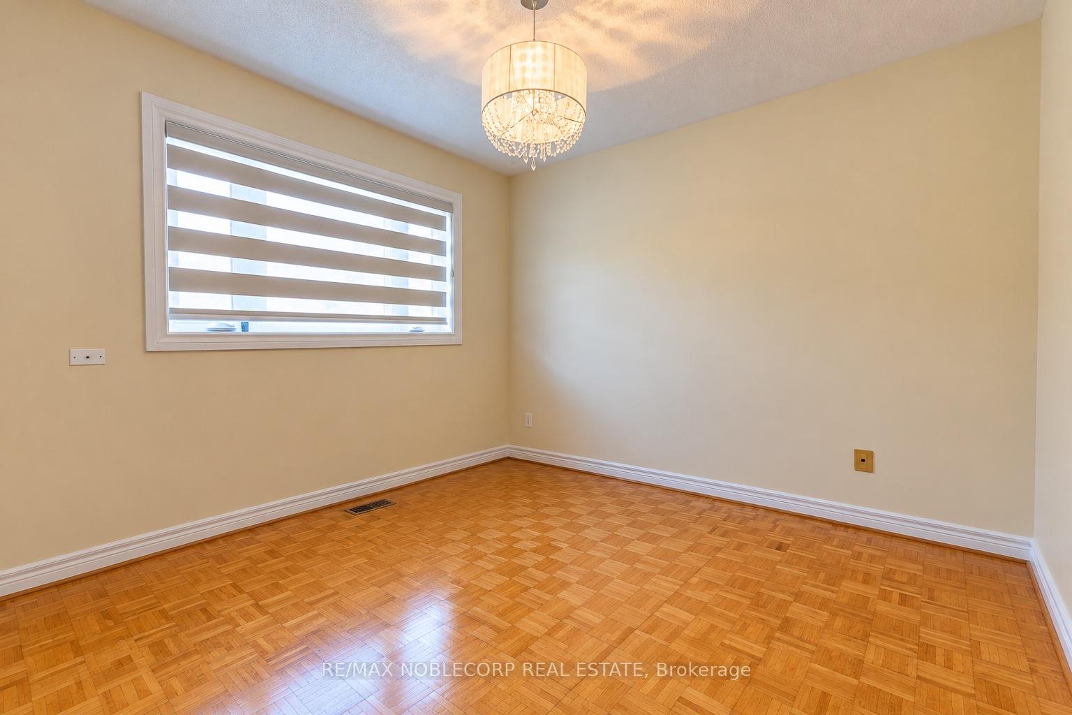 Photo 36 of 71 Castlepoint Drive, Vaughan, Elder Mills — HOMEH