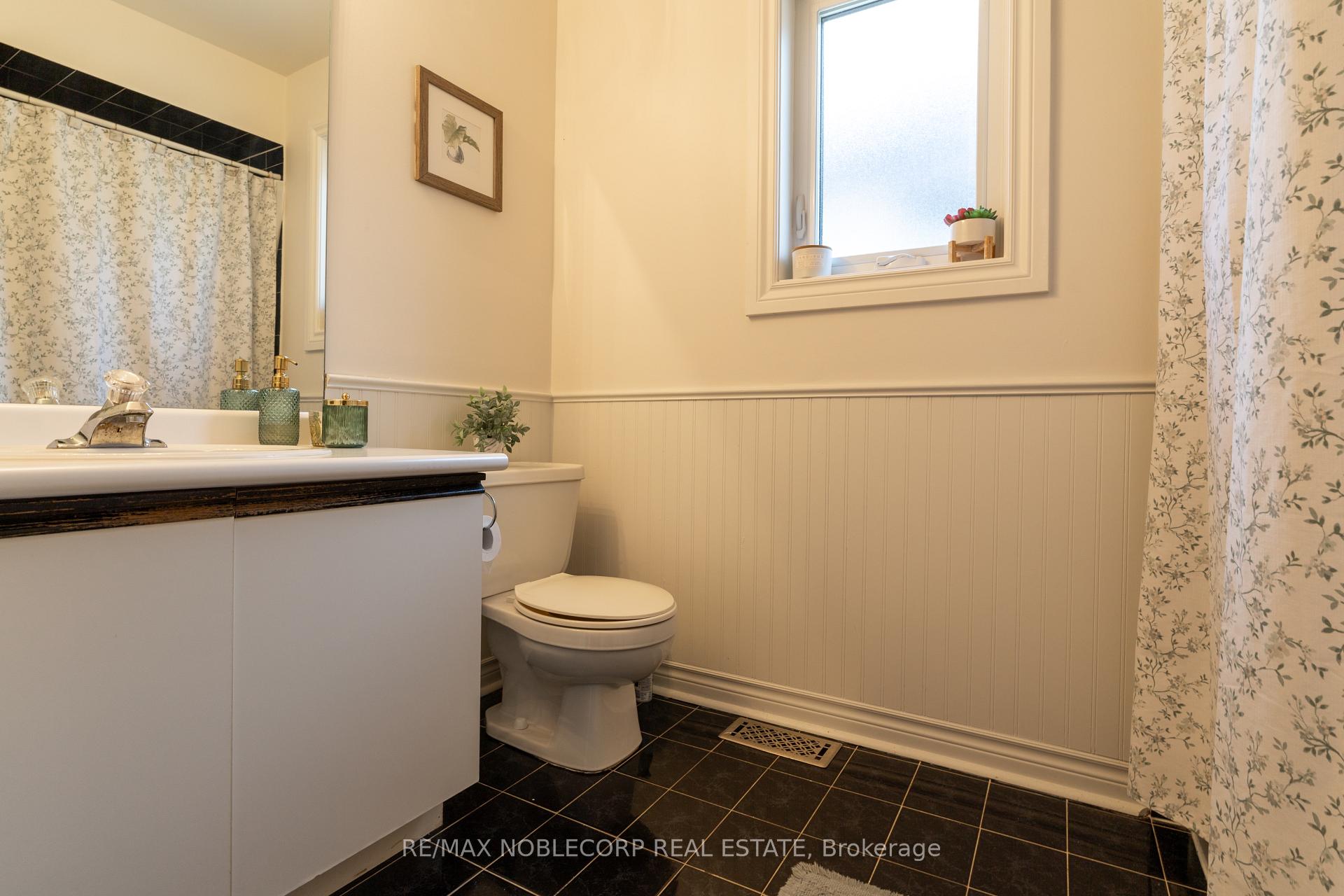 Photo 41 of 71 Castlepoint Drive, Vaughan, Elder Mills — HOMEH