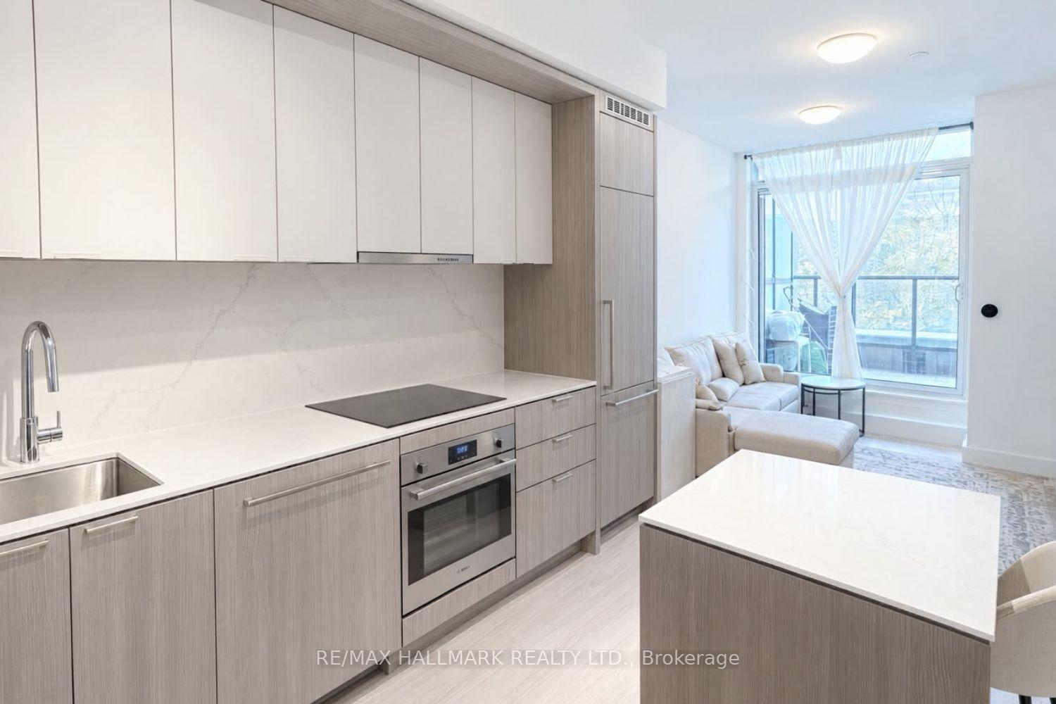 Photo 4 of Unit 216, 6 Greenbriar Road, North York, Bayview Village — HOMEH