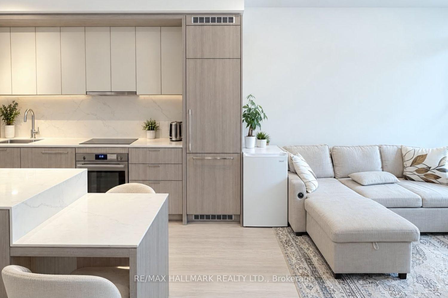 Photo 5 of Unit 216, 6 Greenbriar Road, North York, Bayview Village — HOMEH