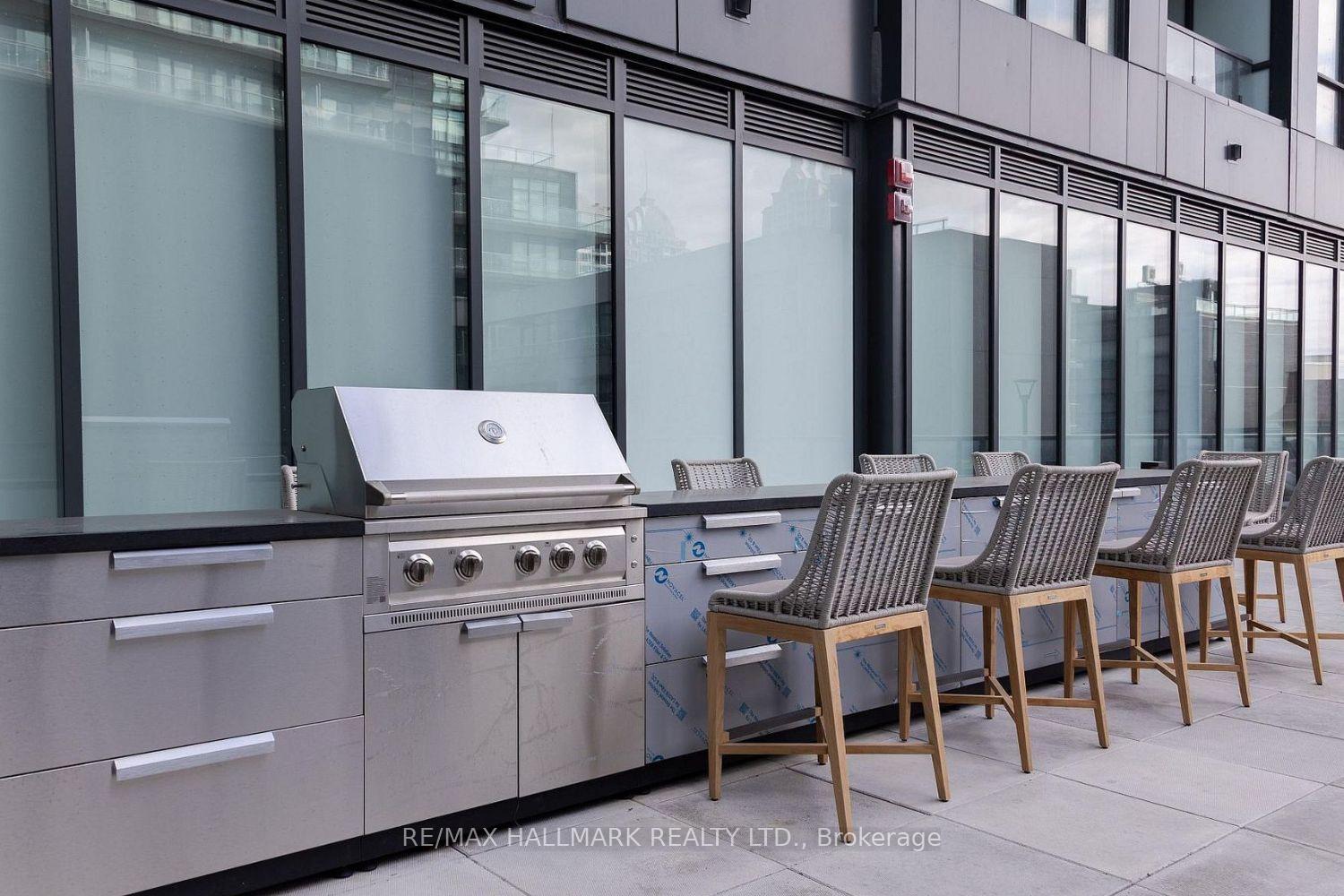 Photo 10 of Unit 216, 6 Greenbriar Road, North York, Bayview Village — HOMEH