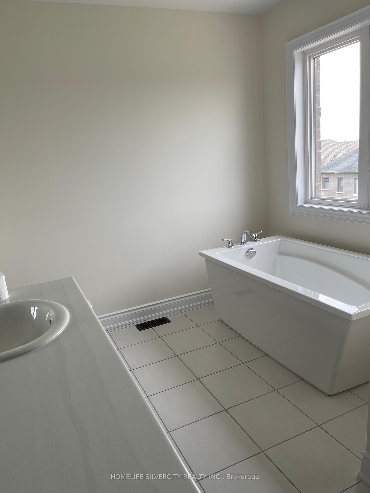 Photo 9 of 138 Kennedy Boulevard, New Tecumseth, Rural New Tecumseth — HOMEH