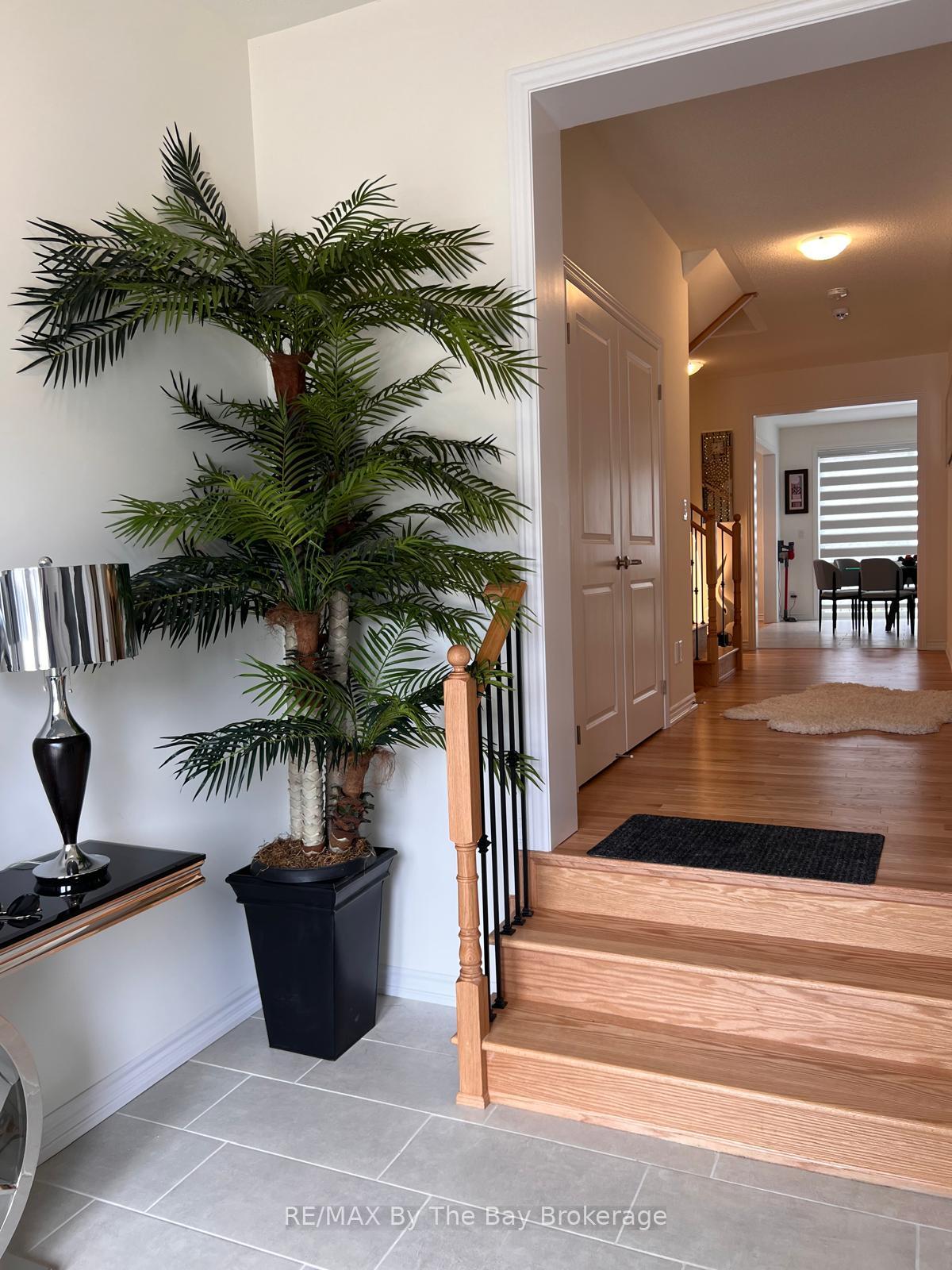 Photo 1 of 46 Rosanne Circle, Wasaga Beach — HOMEH