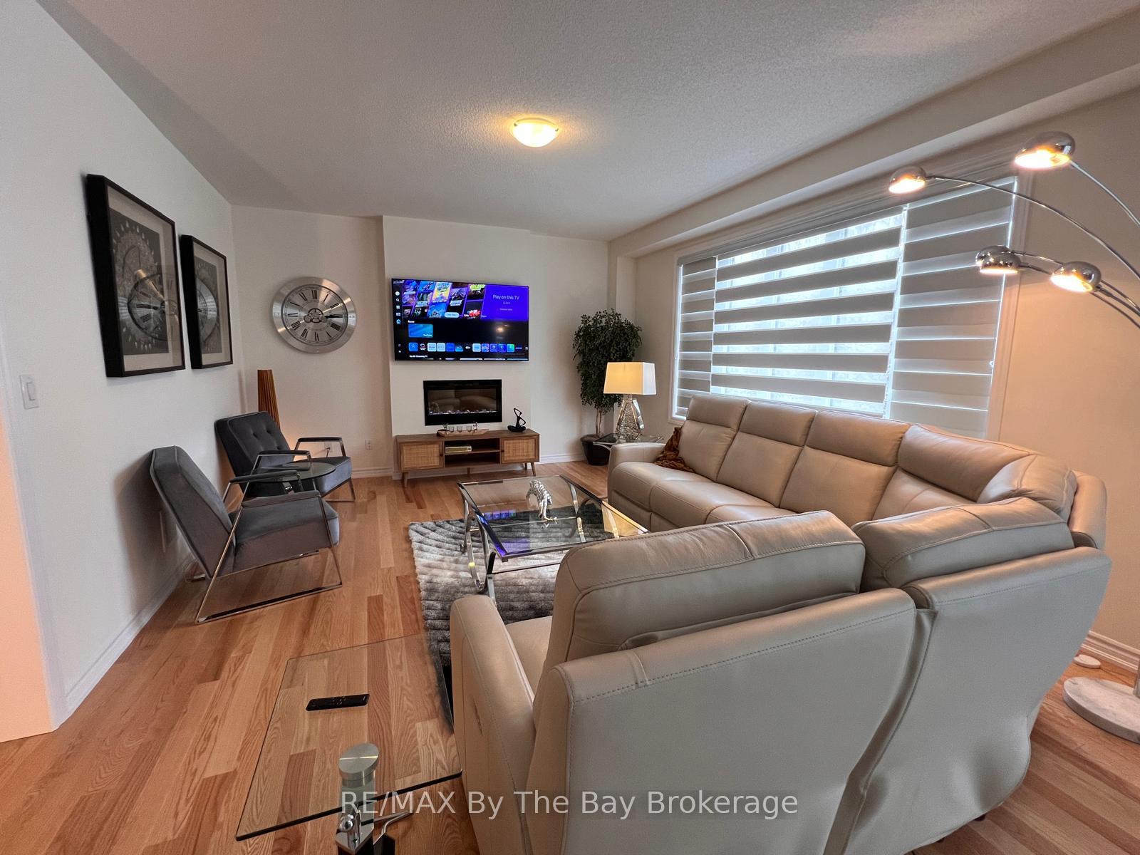 Photo 12 of 46 Rosanne Circle, Wasaga Beach — HOMEH