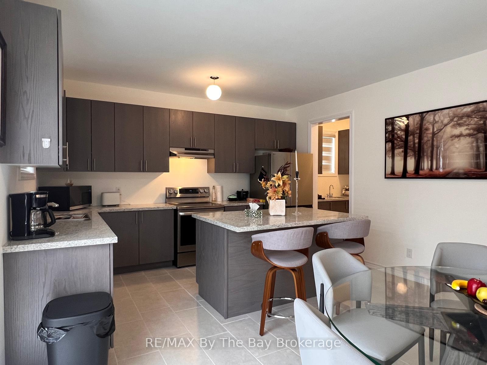Photo 13 of 46 Rosanne Circle, Wasaga Beach — HOMEH