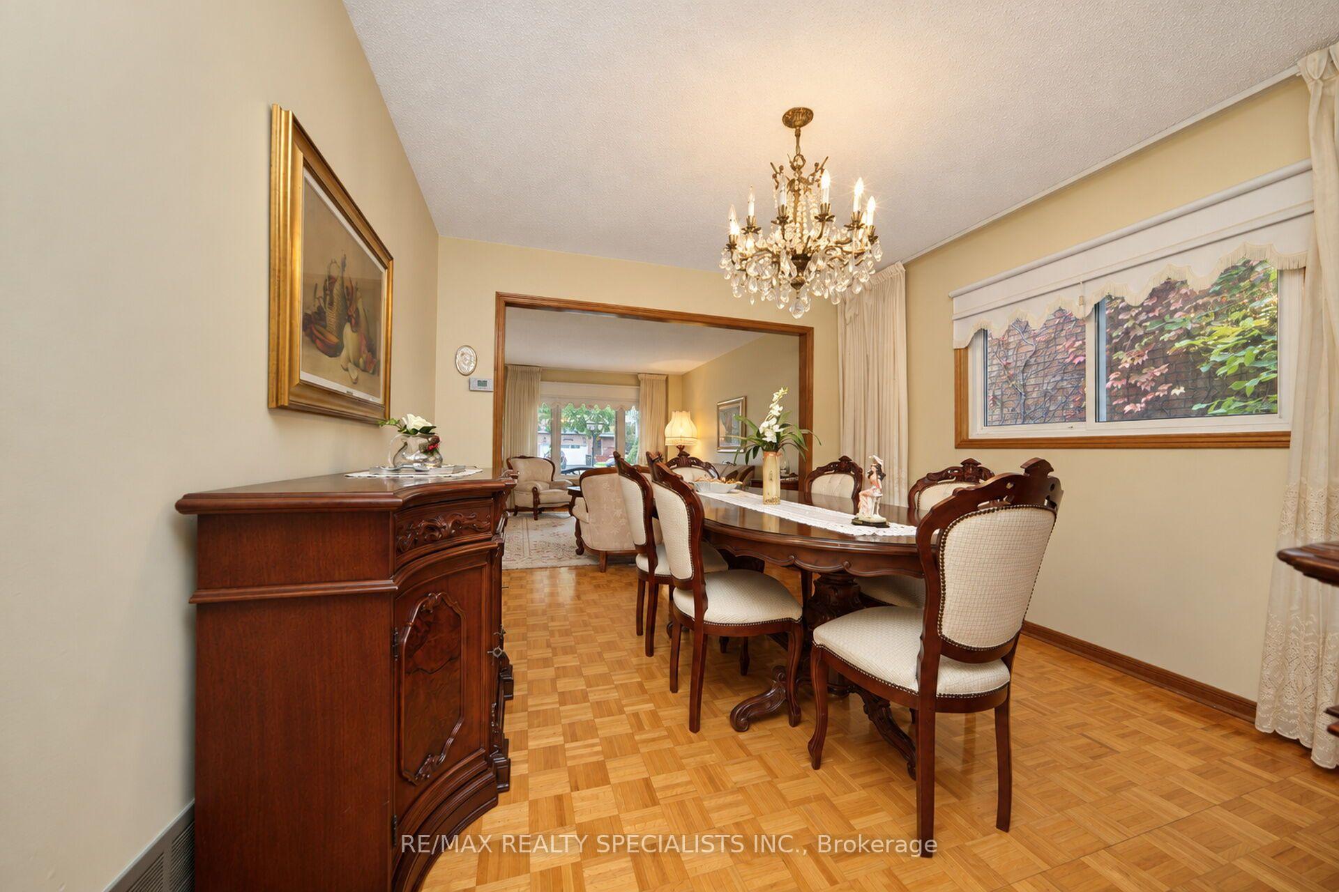 Photo 7 of 157 Sunforest Drive, Brampton, Heart Lake West — HOMEH