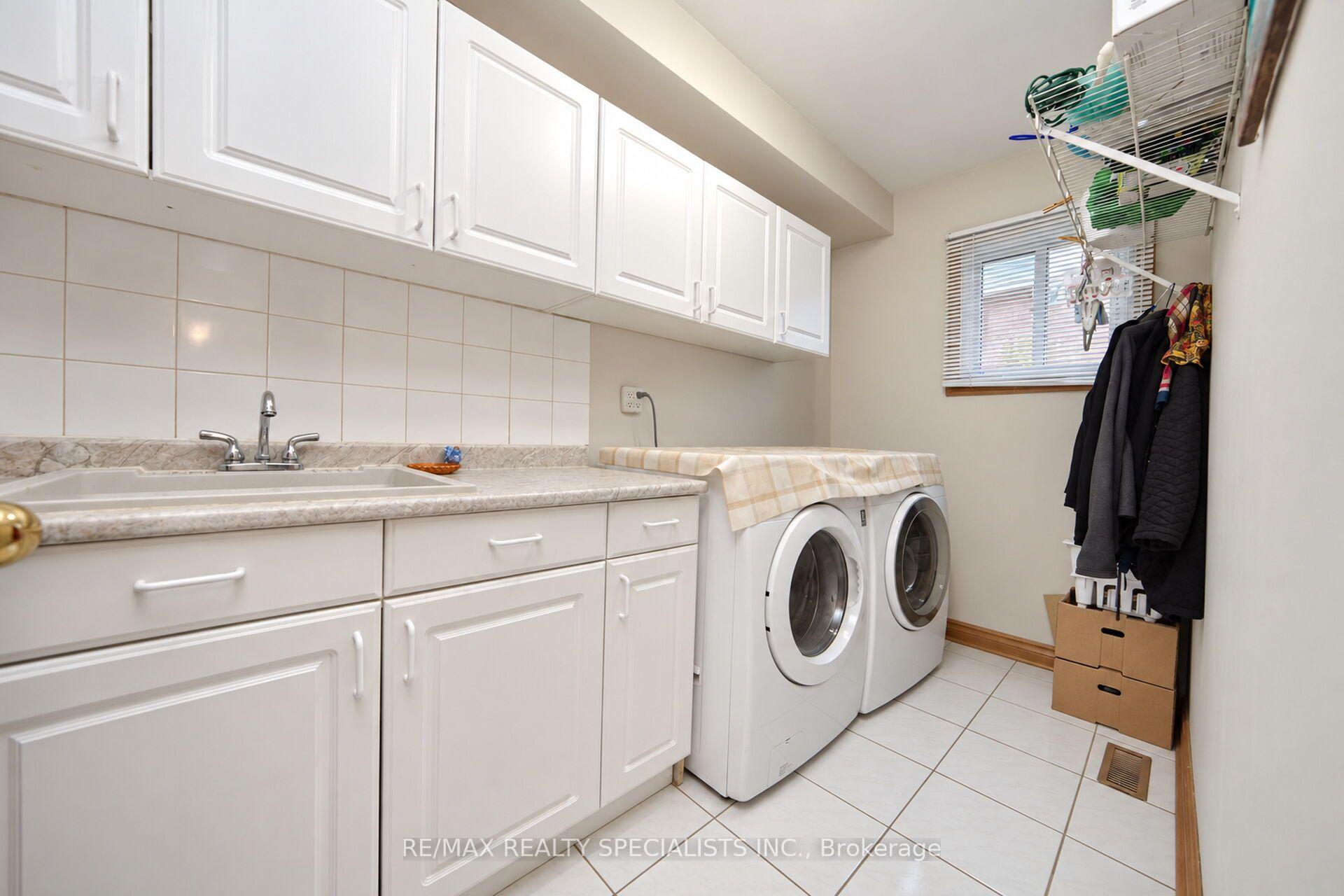 Photo 10 of 157 Sunforest Drive, Brampton, Heart Lake West — HOMEH