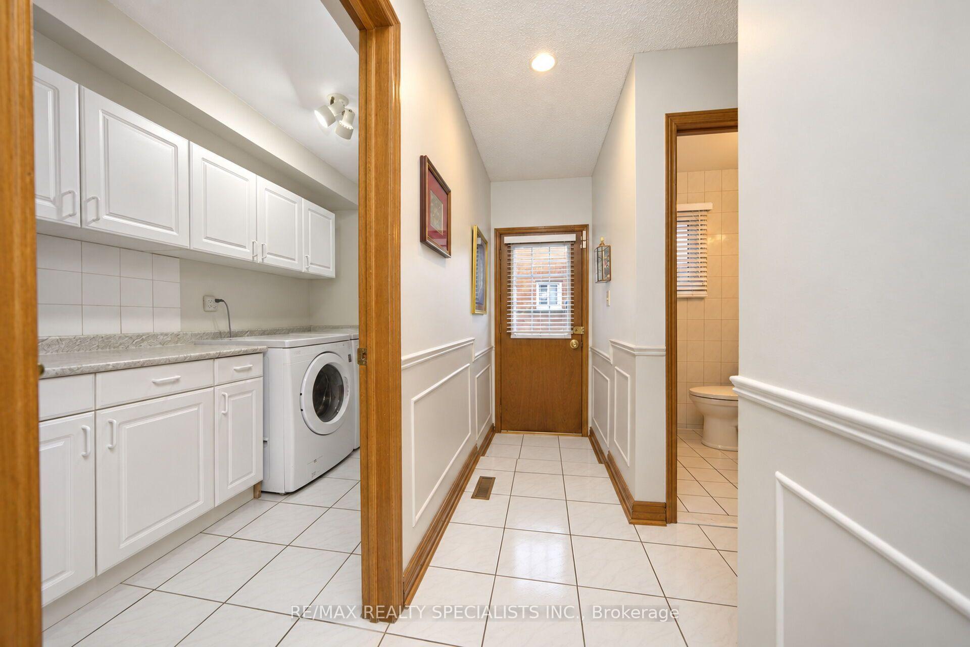 Photo 12 of 157 Sunforest Drive, Brampton, Heart Lake West — HOMEH