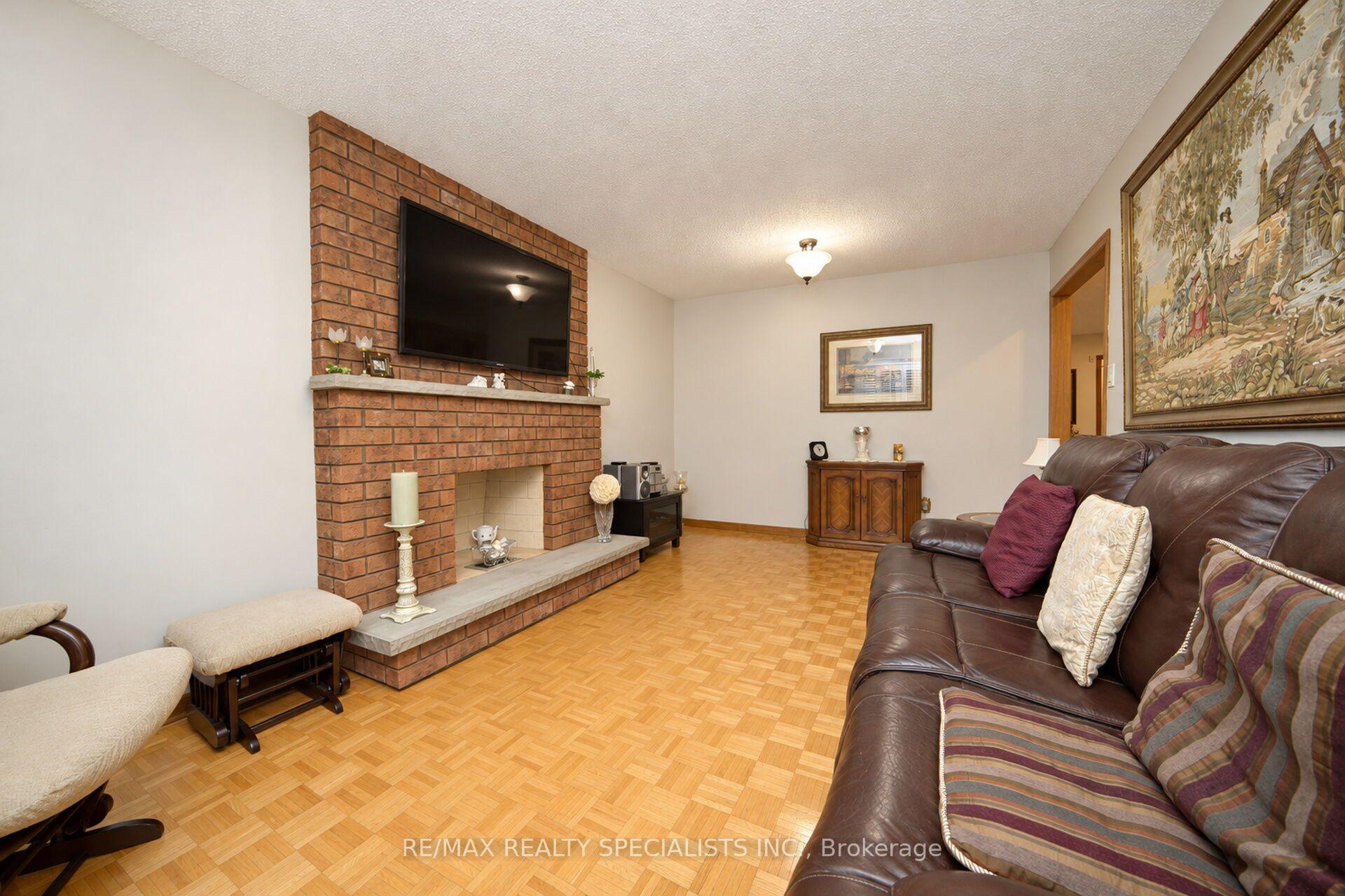 Photo 13 of 157 Sunforest Drive, Brampton, Heart Lake West — HOMEH