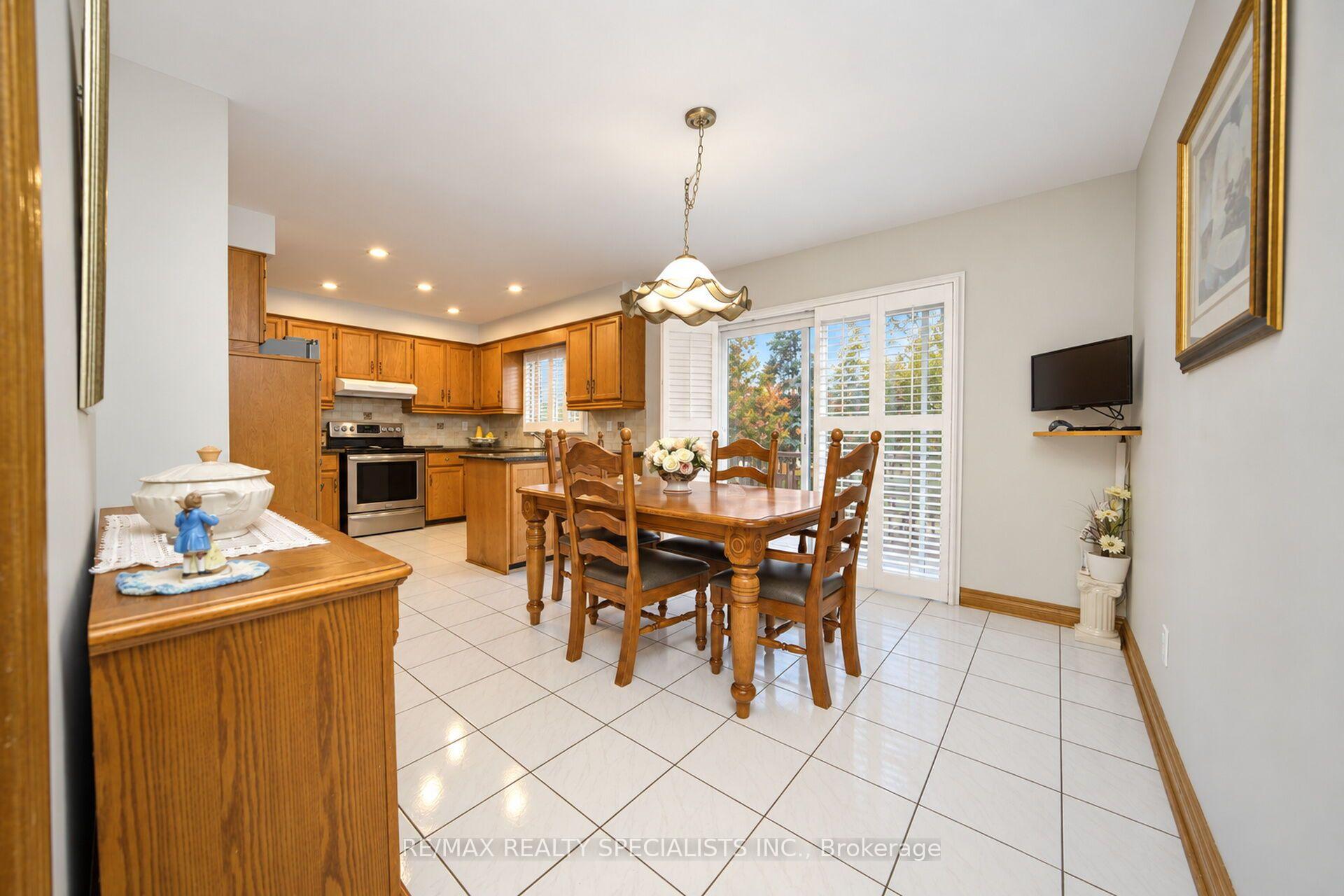 Photo 14 of 157 Sunforest Drive, Brampton, Heart Lake West — HOMEH