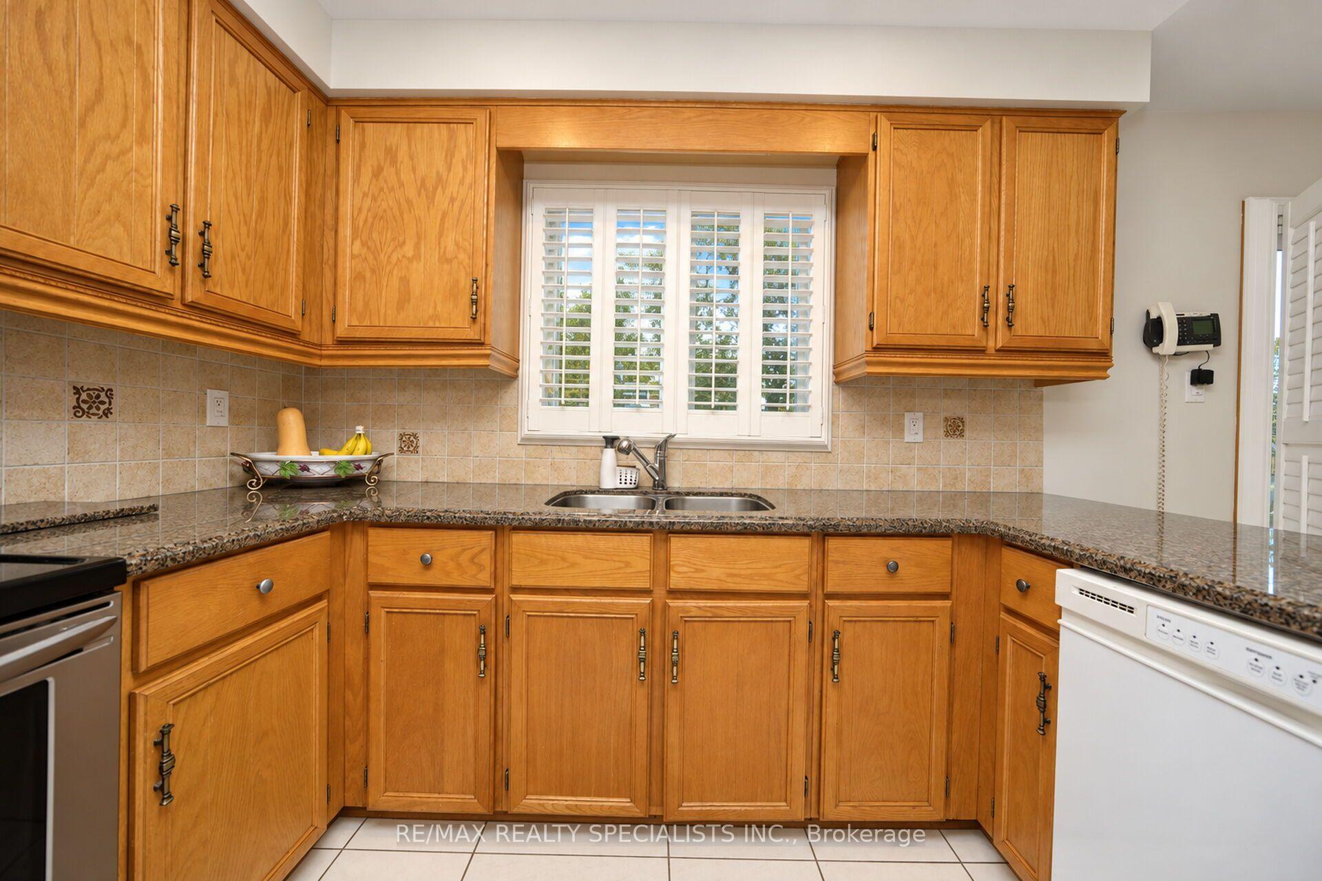 Photo 17 of 157 Sunforest Drive, Brampton, Heart Lake West — HOMEH