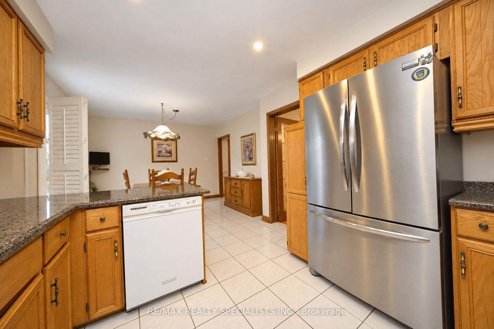 Photo 18 of 157 Sunforest Drive, Brampton, Heart Lake West — HOMEH
