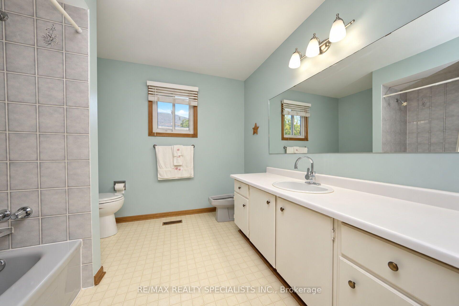 Photo 28 of 157 Sunforest Drive, Brampton, Heart Lake West — HOMEH