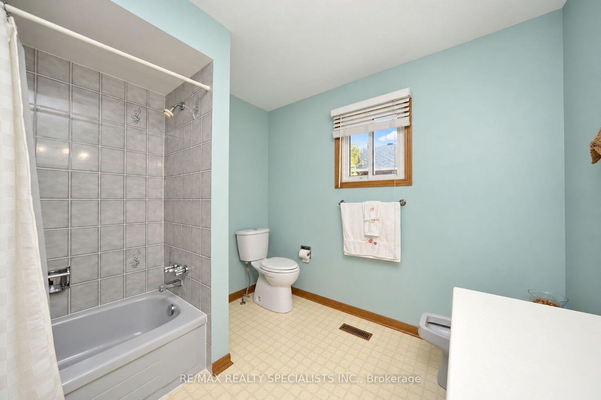 Photo 29 of 157 Sunforest Drive, Brampton, Heart Lake West — HOMEH