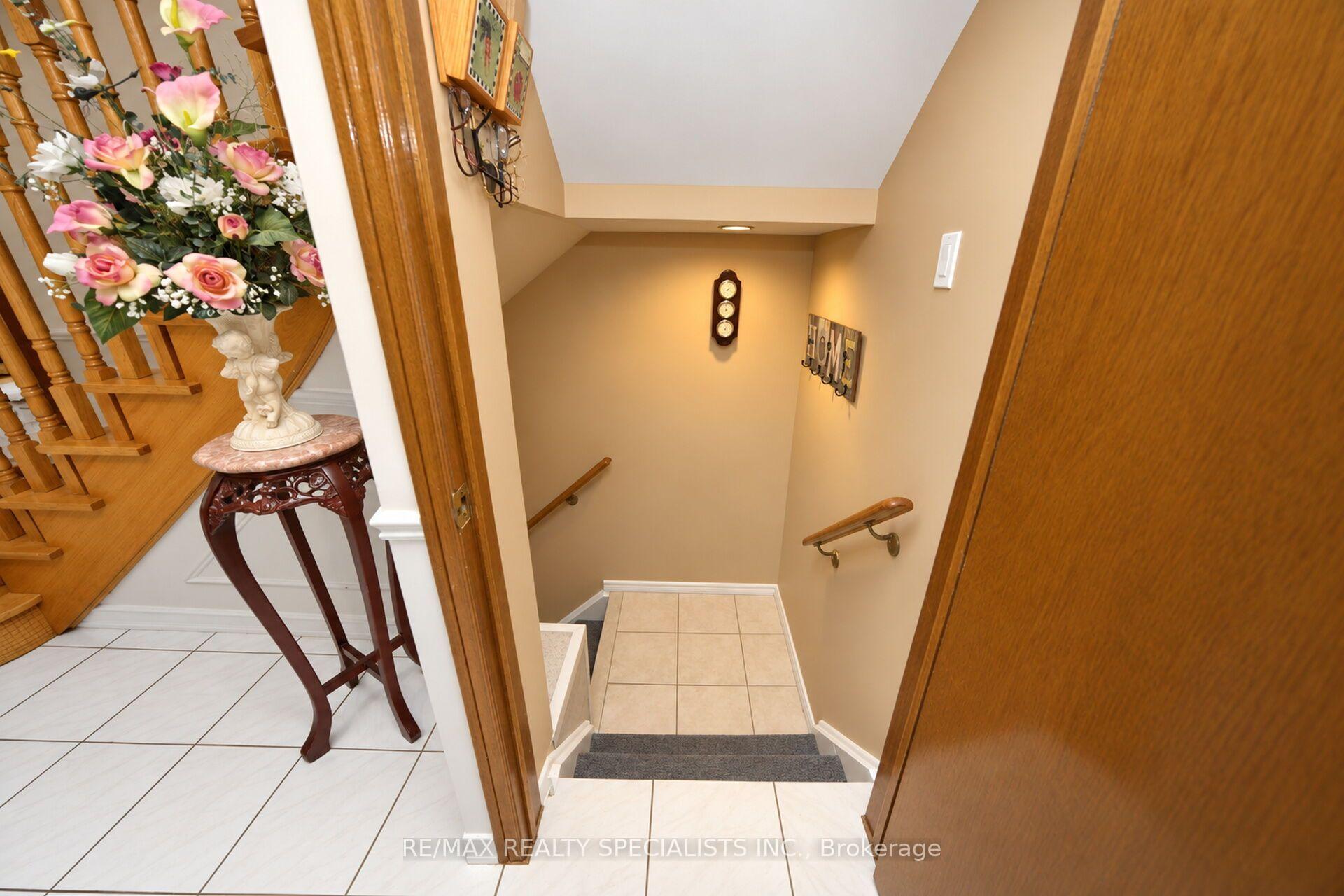 Photo 35 of 157 Sunforest Drive, Brampton, Heart Lake West — HOMEH