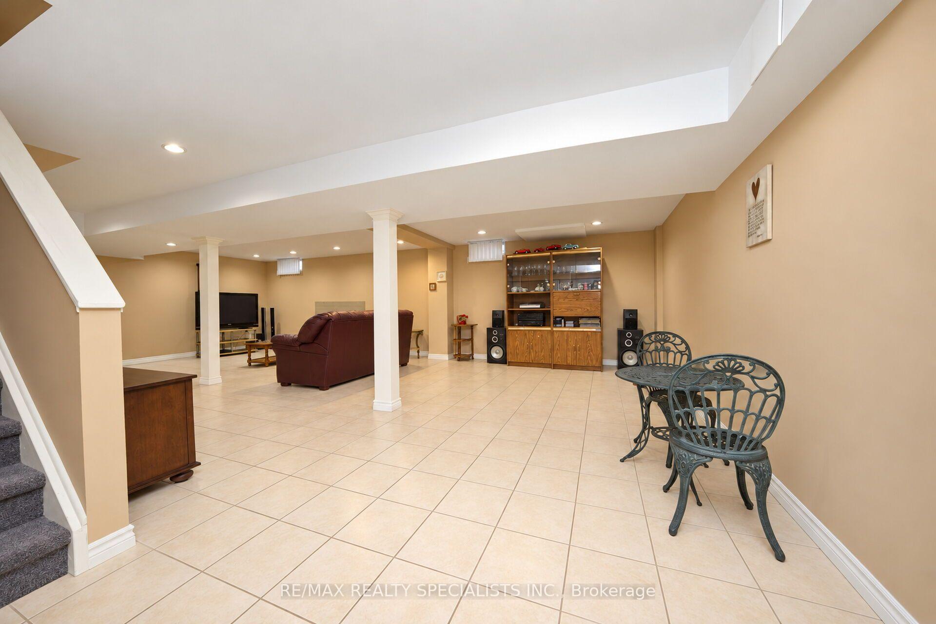 Photo 37 of 157 Sunforest Drive, Brampton, Heart Lake West — HOMEH