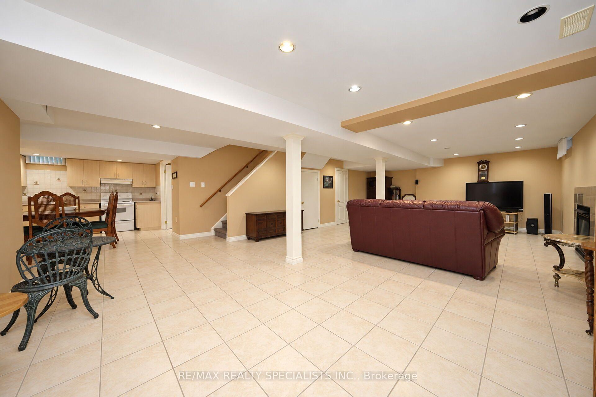 Photo 38 of 157 Sunforest Drive, Brampton, Heart Lake West — HOMEH