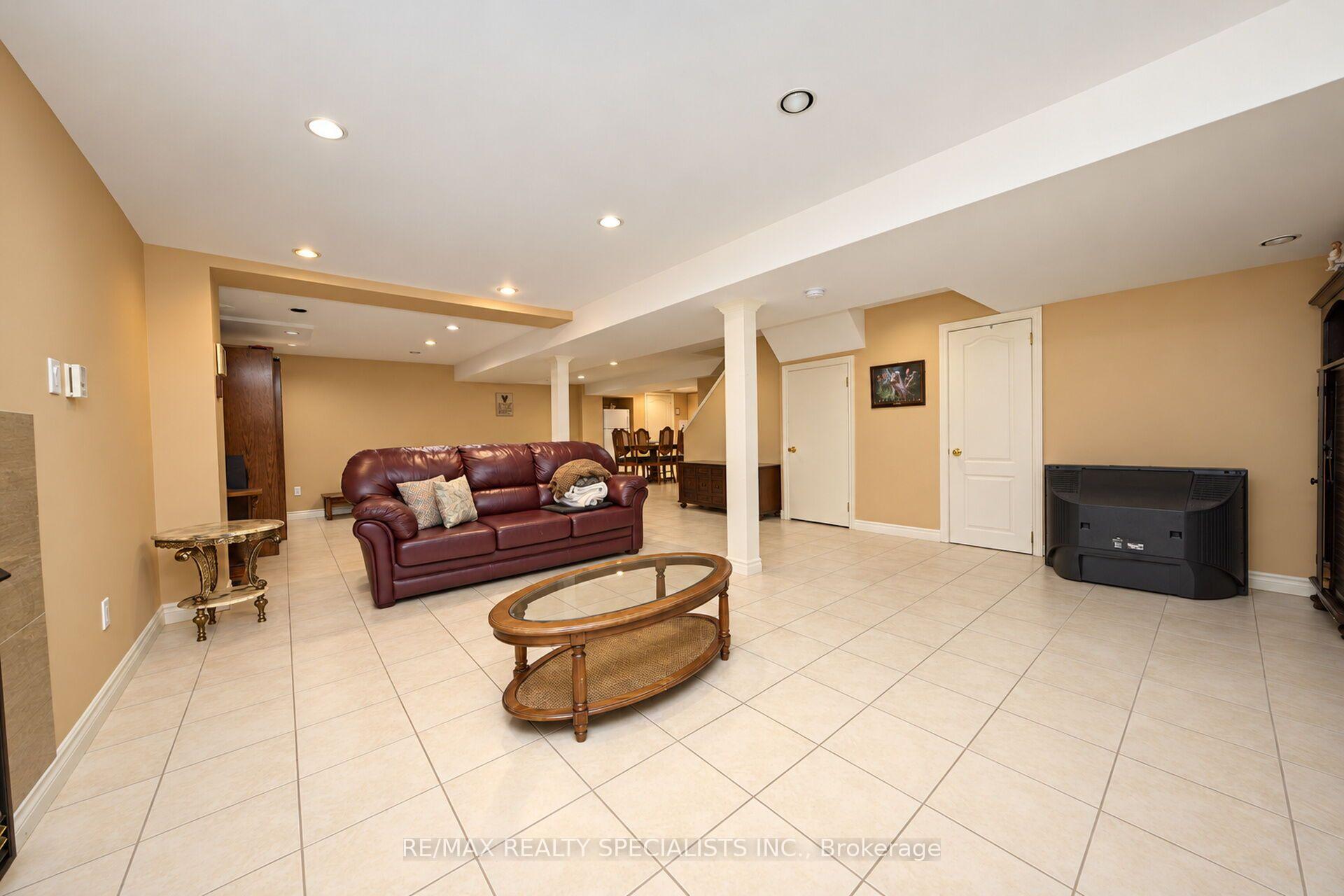 Photo 40 of 157 Sunforest Drive, Brampton, Heart Lake West — HOMEH