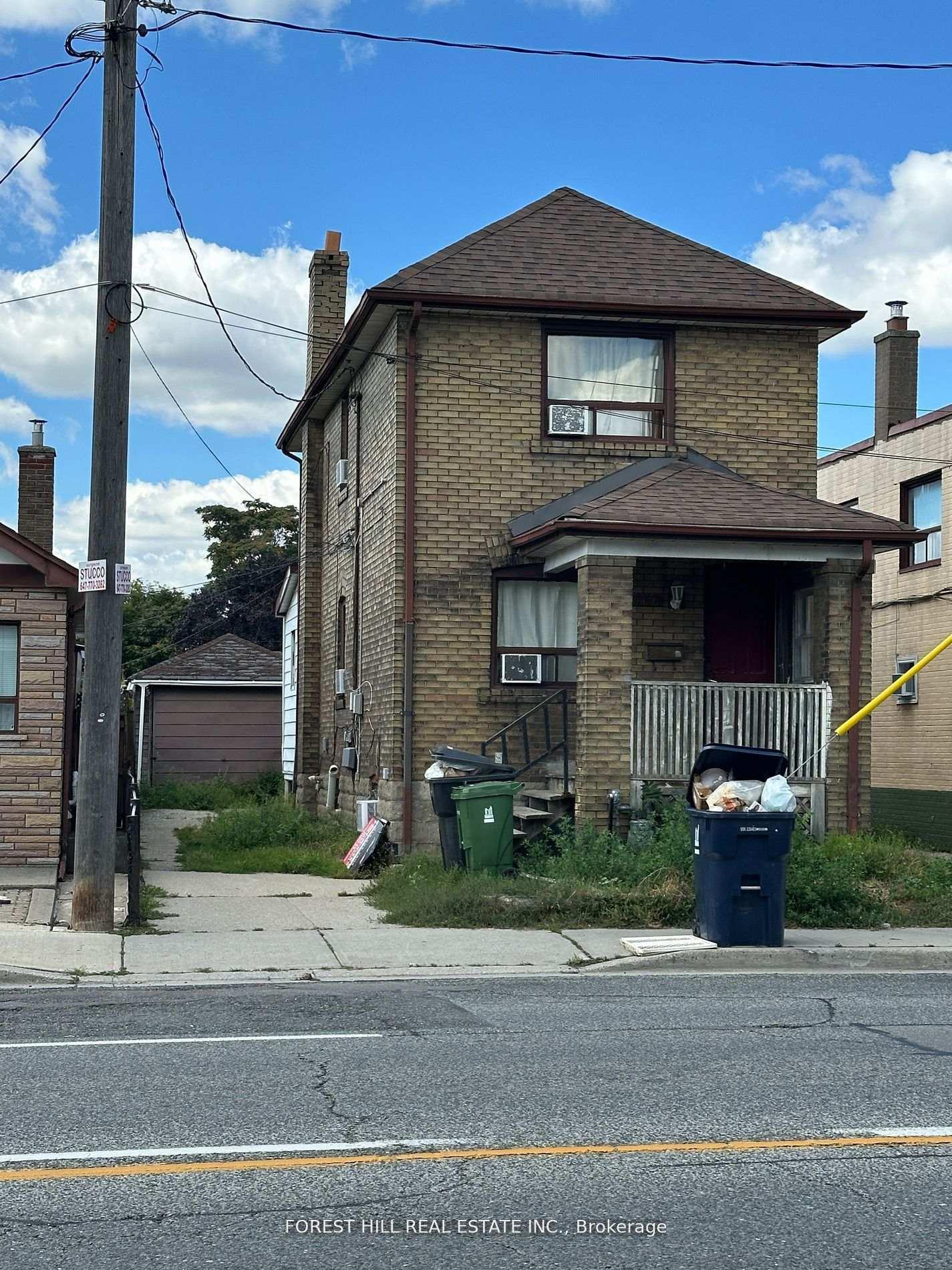 Photo 2 of 666 Jane Street, Toronto, Rockcliffe-Smythe — HOMEH