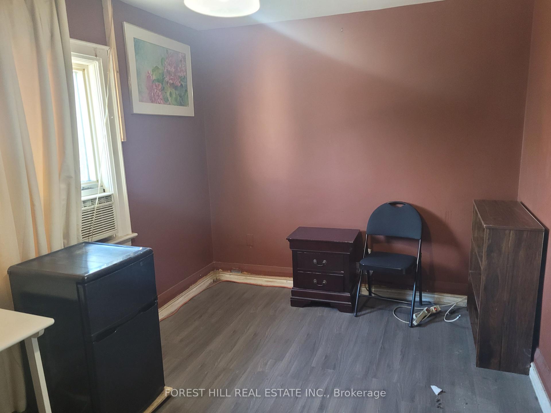 Photo 4 of 666 Jane Street, Toronto, Rockcliffe-Smythe — HOMEH