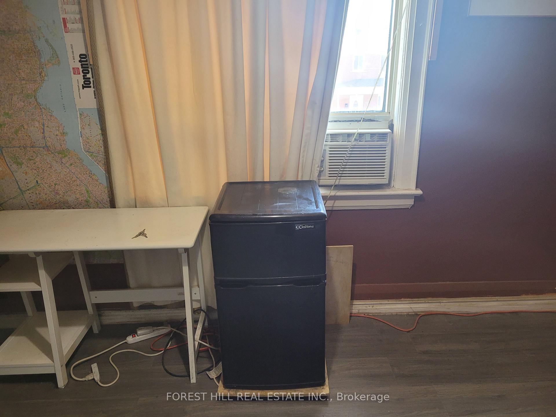 Photo 6 of 666 Jane Street, Toronto, Rockcliffe-Smythe — HOMEH