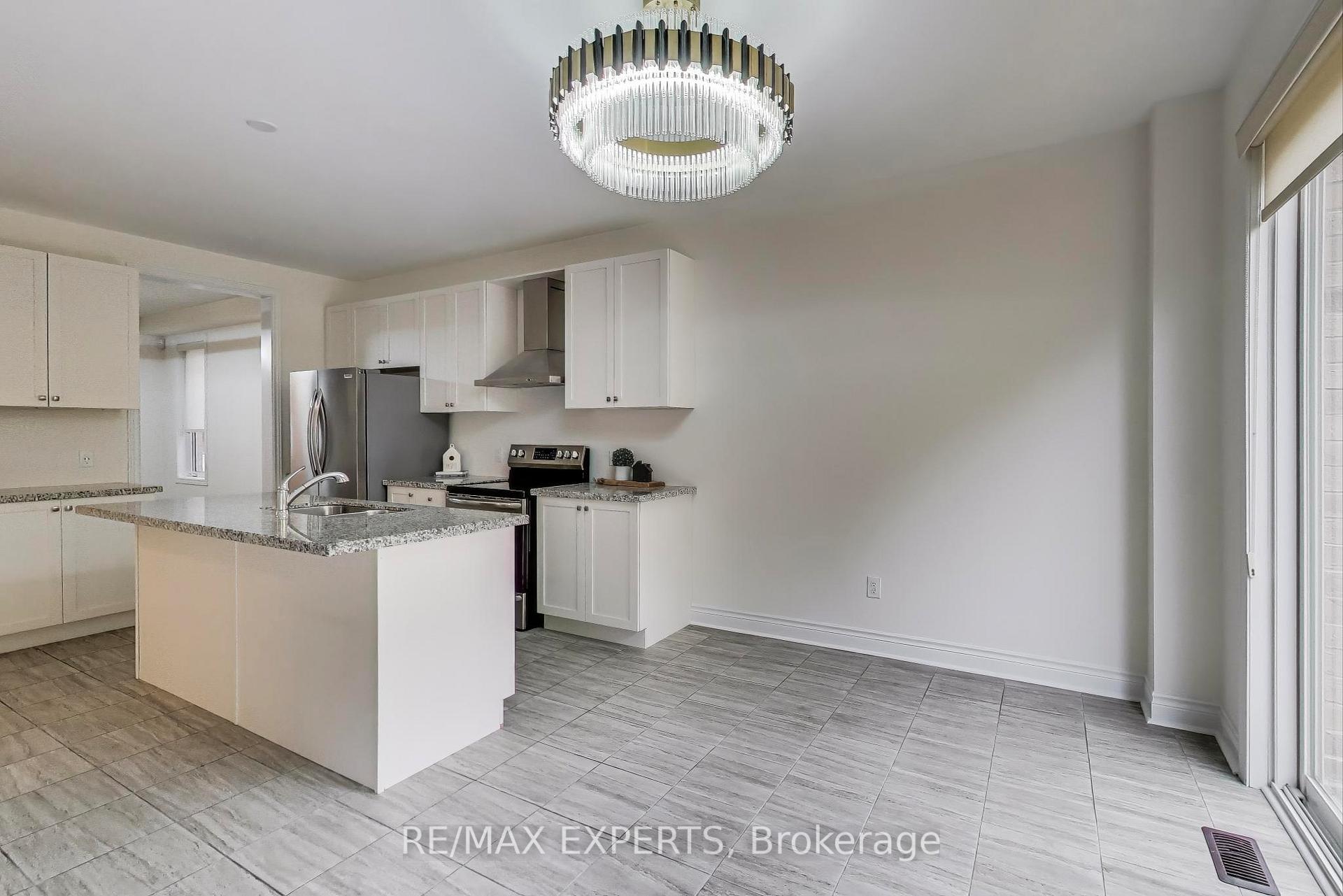 Photo 9 of 216 Butternut Ridge Trail, Aurora, Aurora Estates — HOMEH
