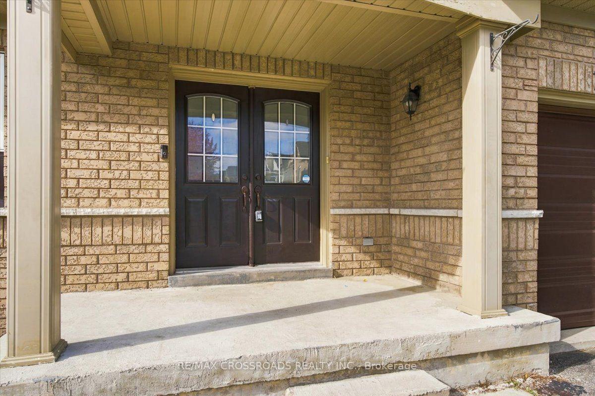 Photo 2 of 1220 Langley Circle, Oshawa, Pinecrest — HOMEH