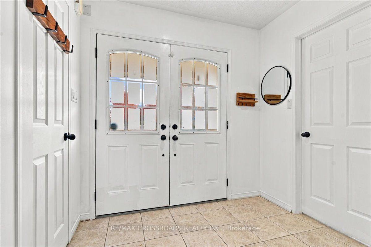 Photo 3 of 1220 Langley Circle, Oshawa, Pinecrest — HOMEH