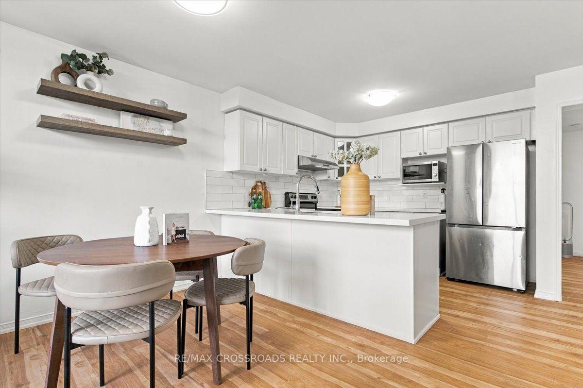 Photo 11 of 1220 Langley Circle, Oshawa, Pinecrest — HOMEH