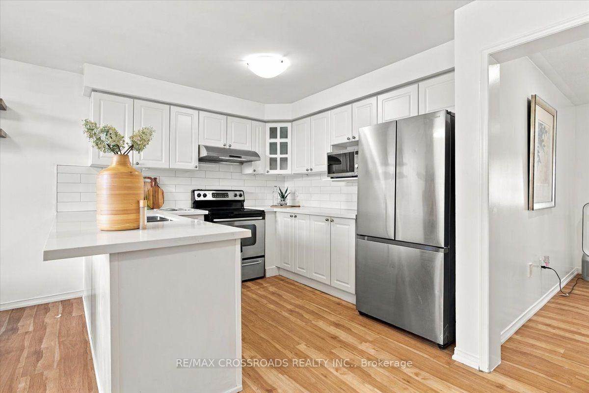 Photo 12 of 1220 Langley Circle, Oshawa, Pinecrest — HOMEH