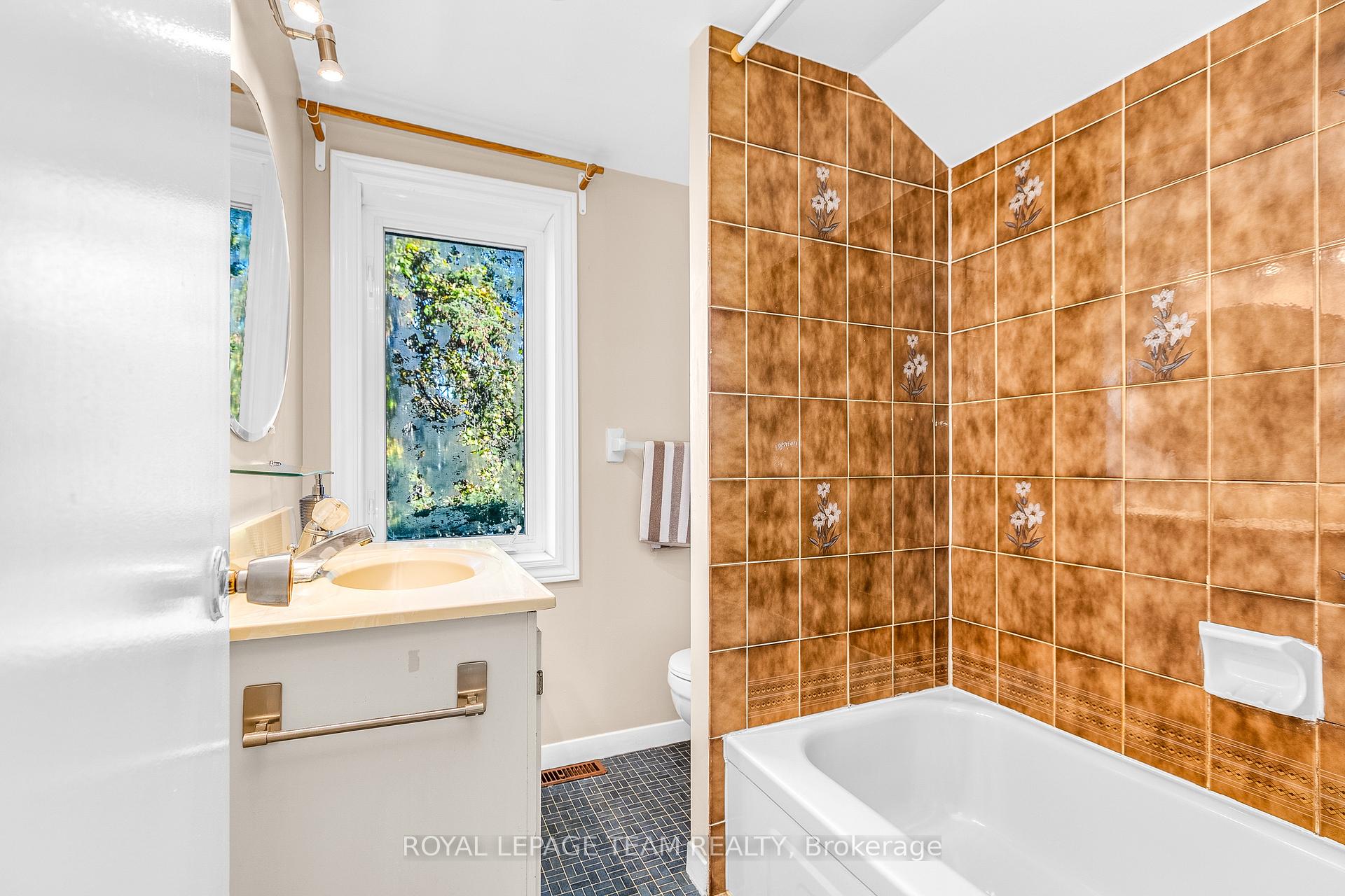 Photo 16 of 44 Ste Cecile Street, Ottawa, Vanier — HOMEH