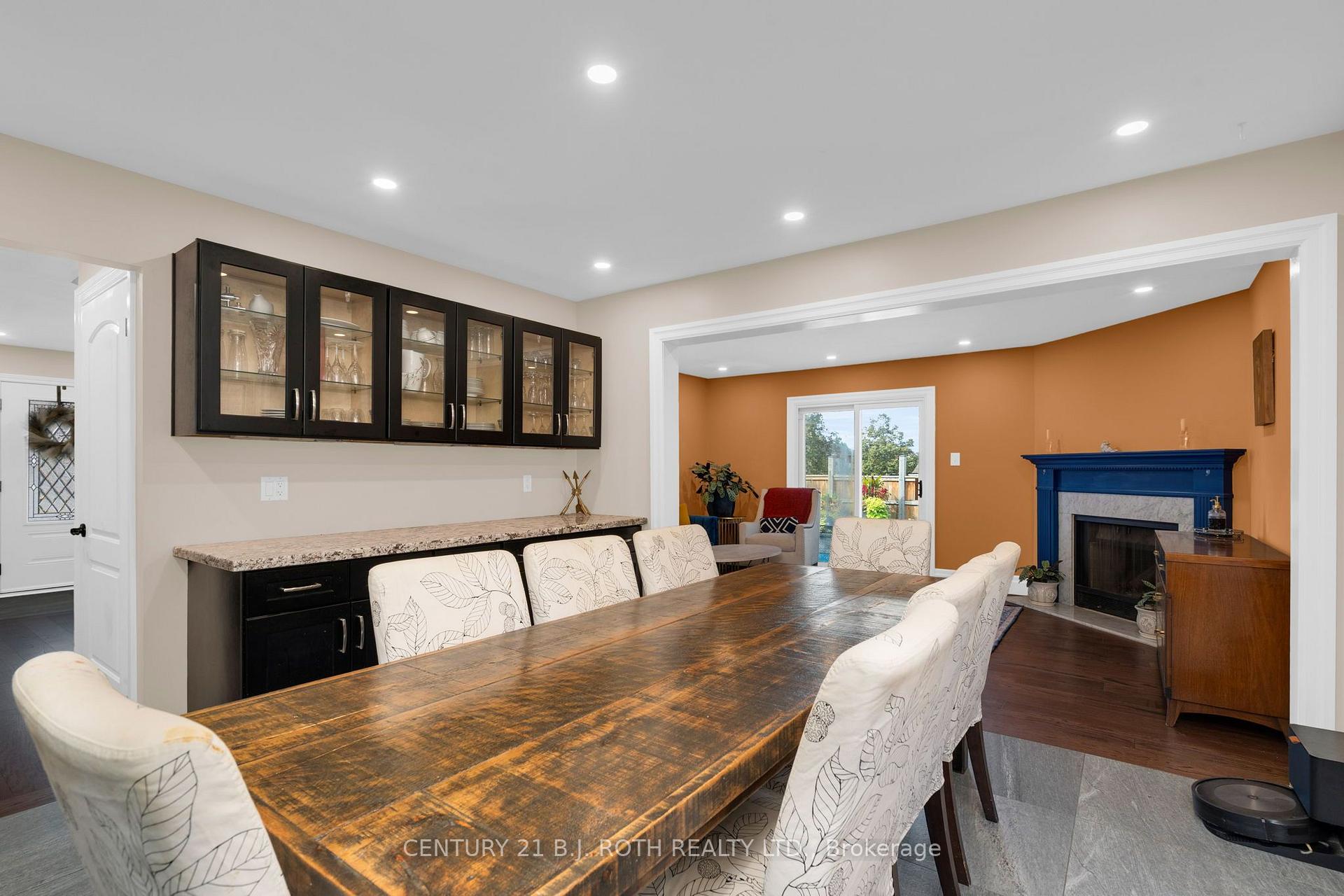 Photo 9 of 2 Brushwood Crescent, Barrie, Bayshore — HOMEH