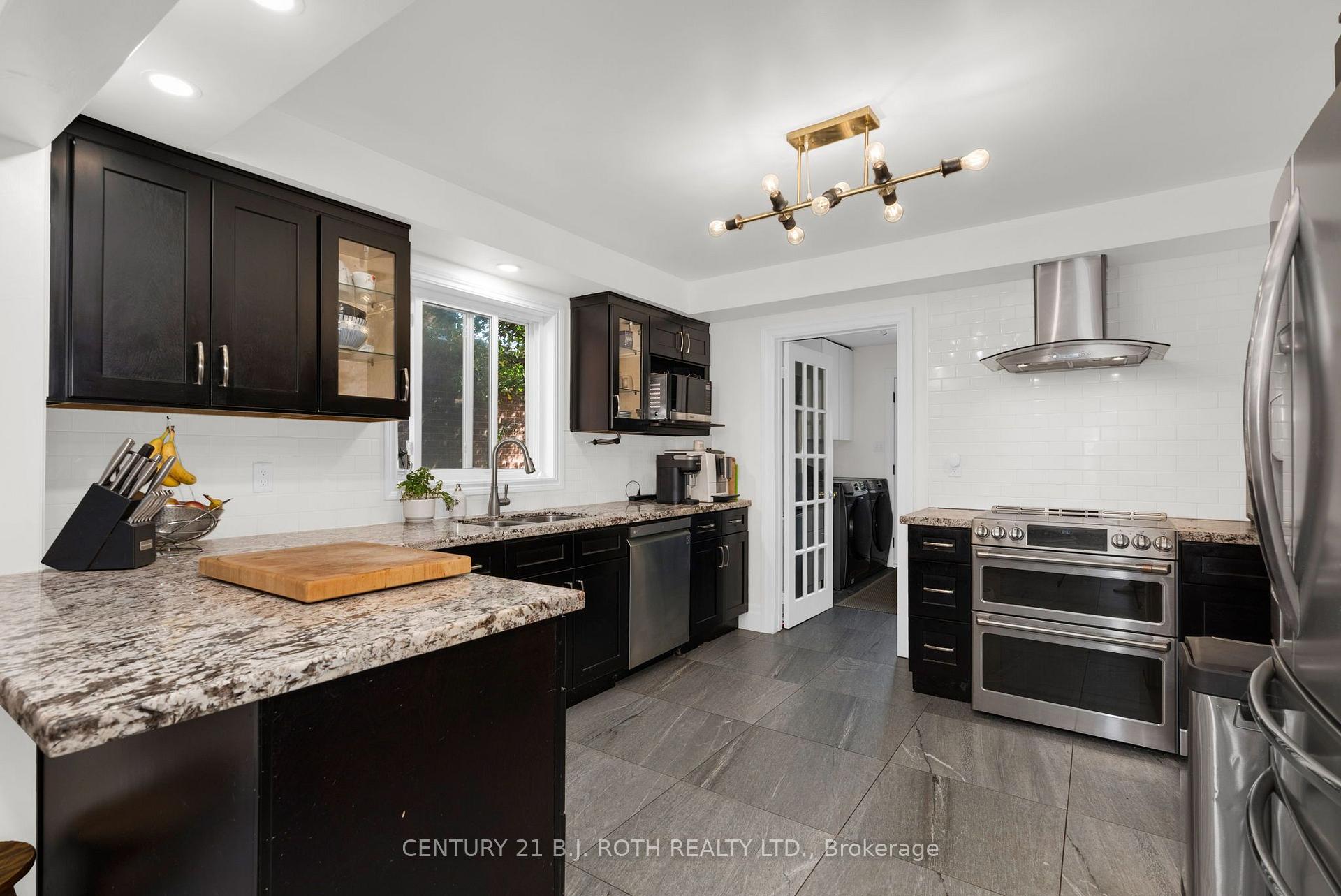 Photo 10 of 2 Brushwood Crescent, Barrie, Bayshore — HOMEH