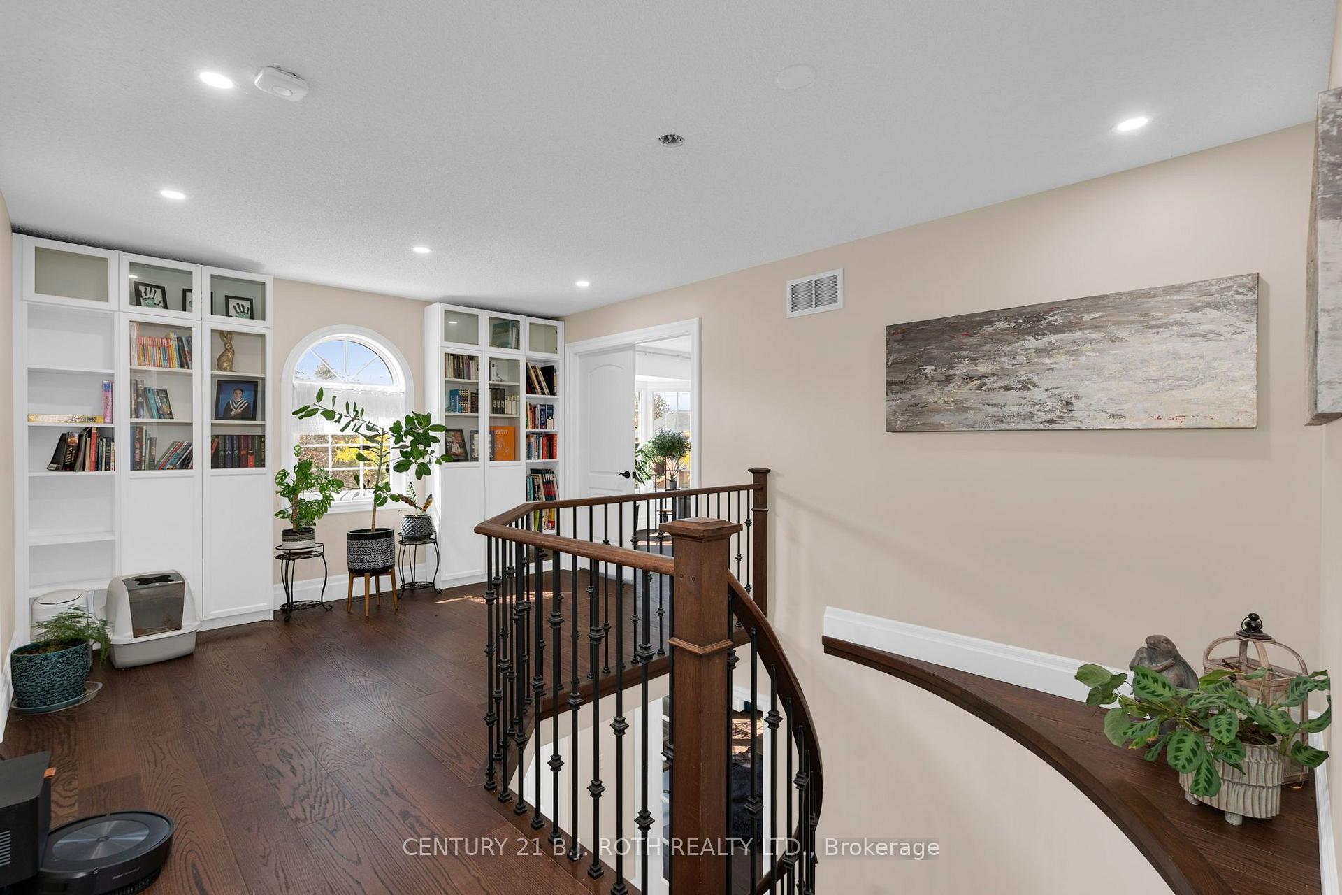 Photo 12 of 2 Brushwood Crescent, Barrie, Bayshore — HOMEH