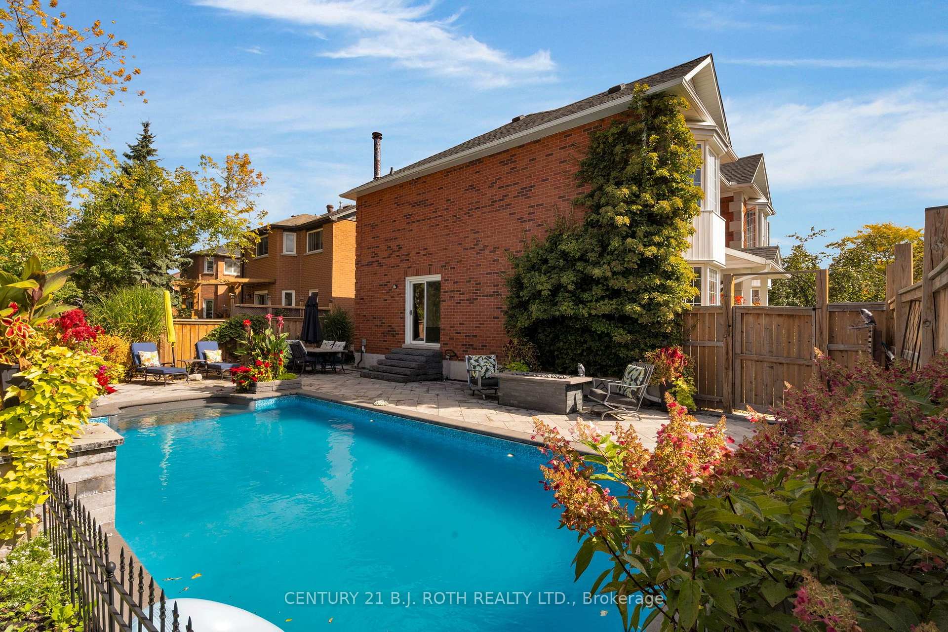 Photo 21 of 2 Brushwood Crescent, Barrie, Bayshore — HOMEH