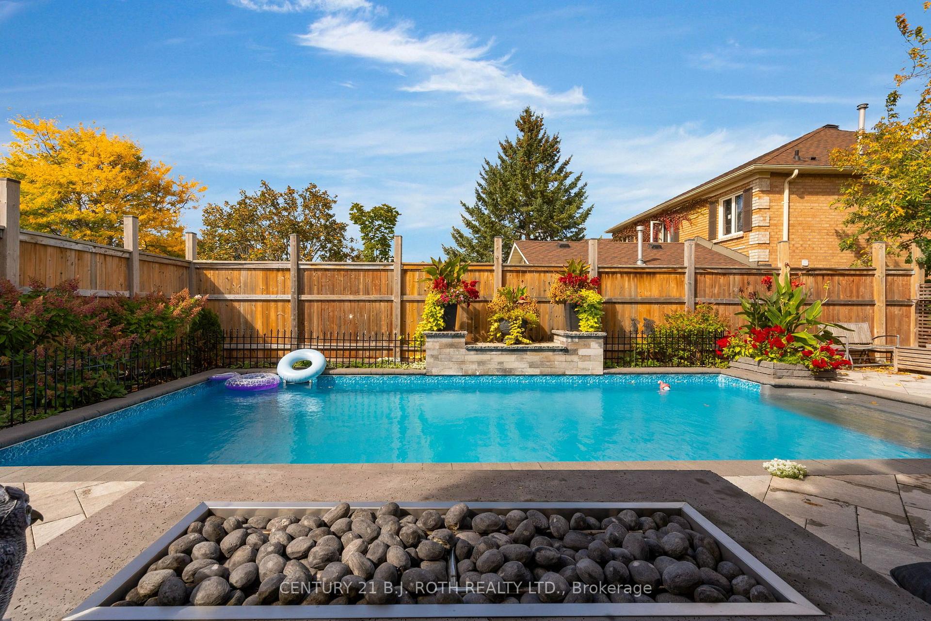 Photo 23 of 2 Brushwood Crescent, Barrie, Bayshore — HOMEH