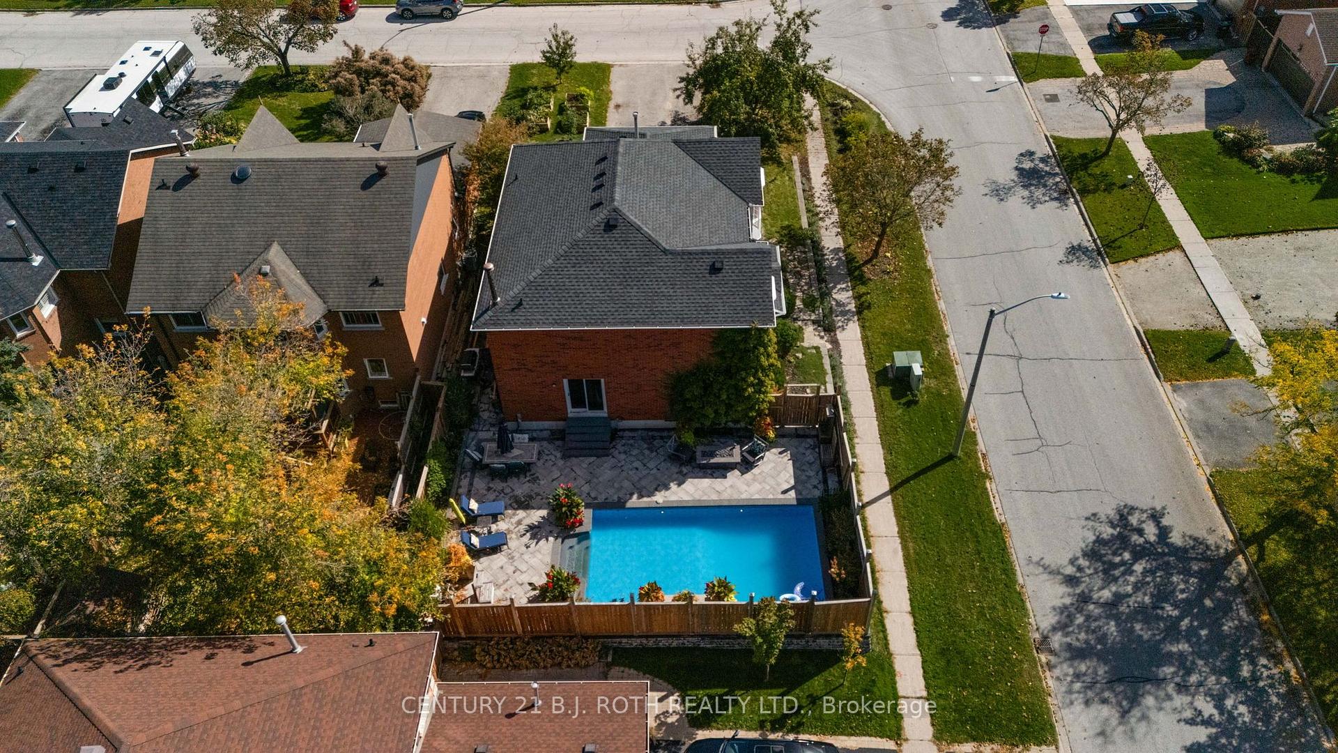 Photo 26 of 2 Brushwood Crescent, Barrie, Bayshore — HOMEH