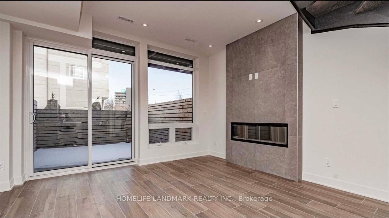 Photo 4 of 26 Sonic Way, Toronto, Flemingdon Park — HOMEH