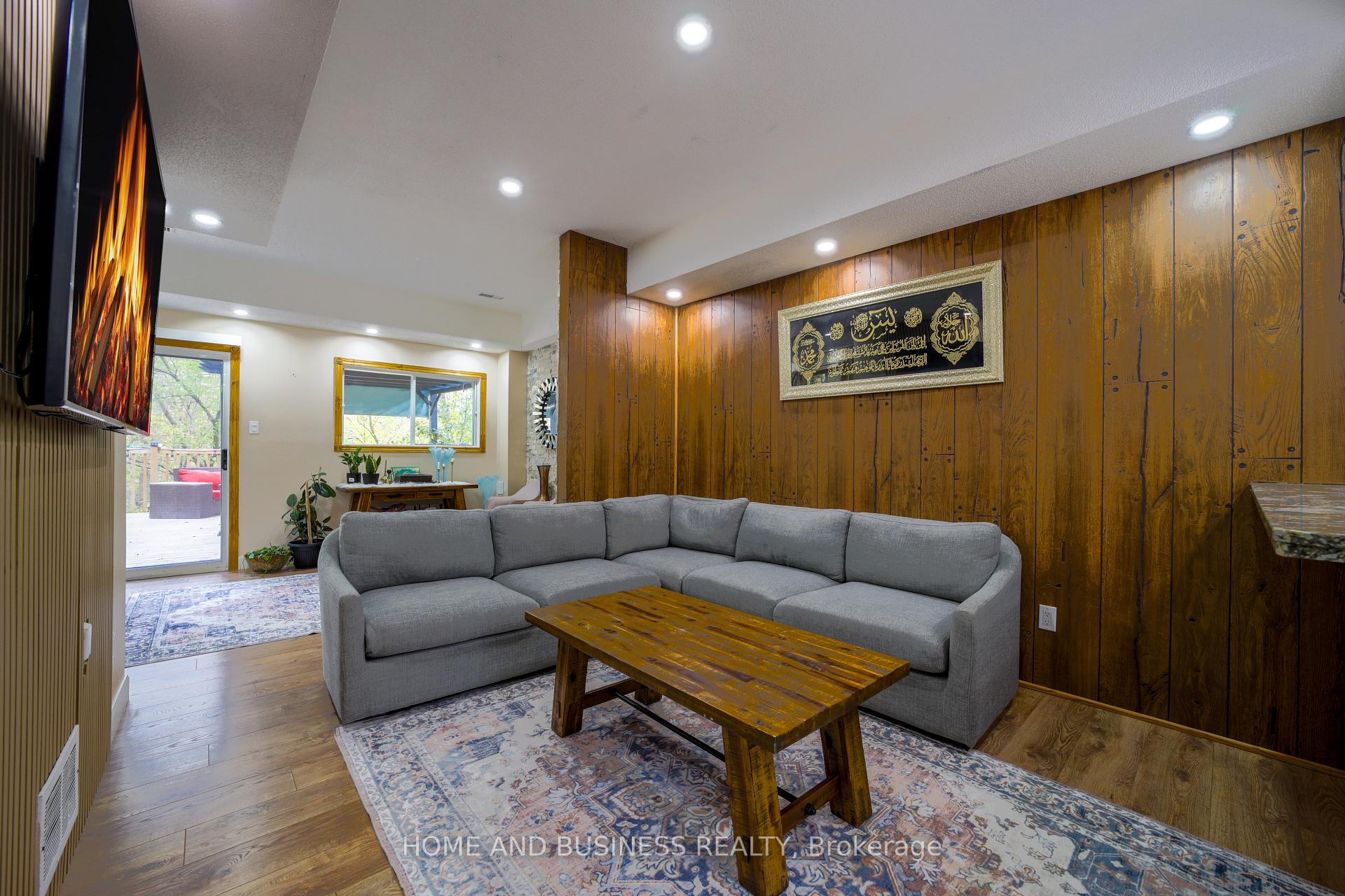 Photo 9 of 1 D'aubigny Road, Brantford, West Brant — HOMEH