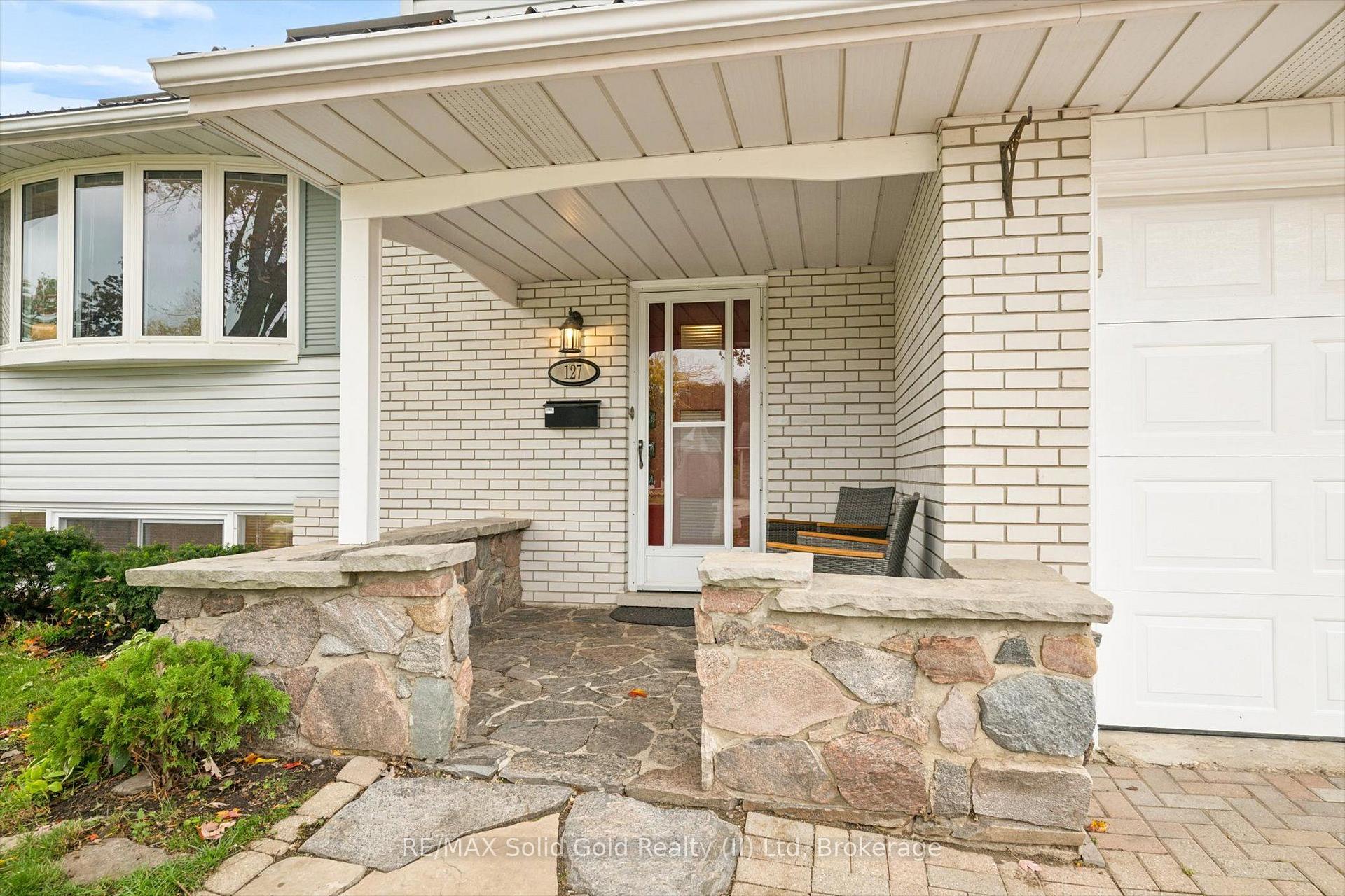 Photo 4 of 127 Gay Crescent, Kitchener, Stanley Park — HOMEH