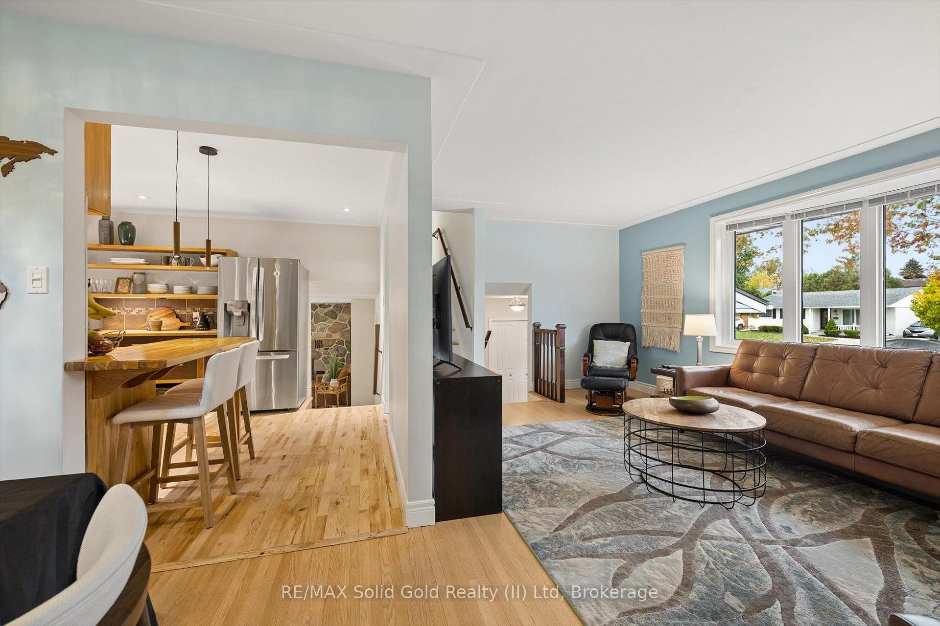 Photo 14 of 127 Gay Crescent, Kitchener, Stanley Park — HOMEH