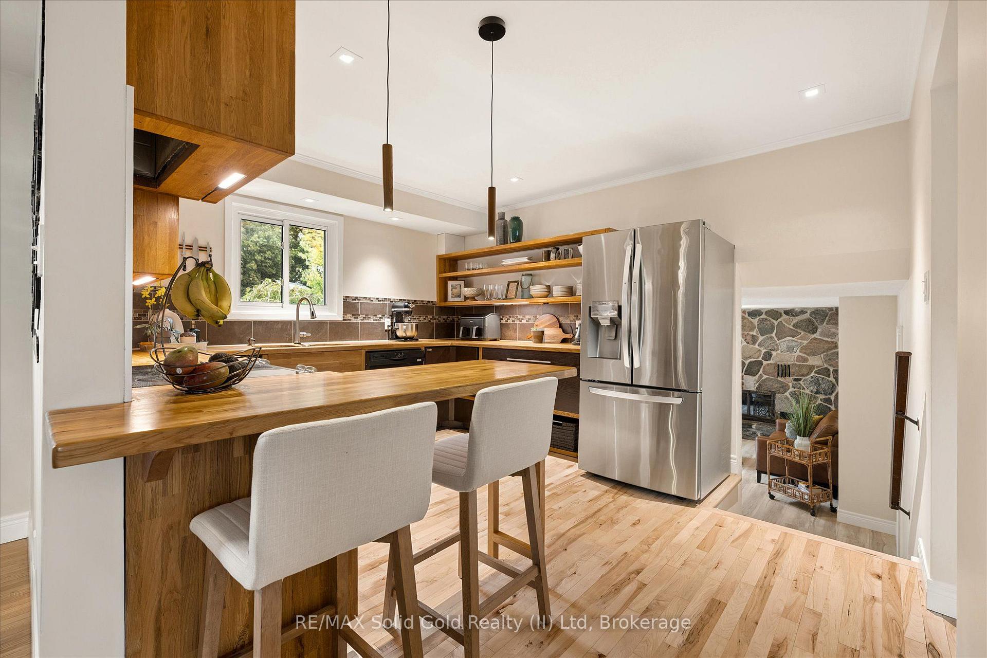 Photo 17 of 127 Gay Crescent, Kitchener, Stanley Park — HOMEH