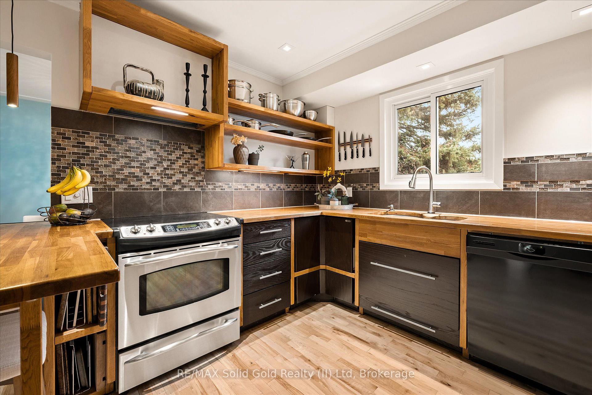 Photo 18 of 127 Gay Crescent, Kitchener, Stanley Park — HOMEH