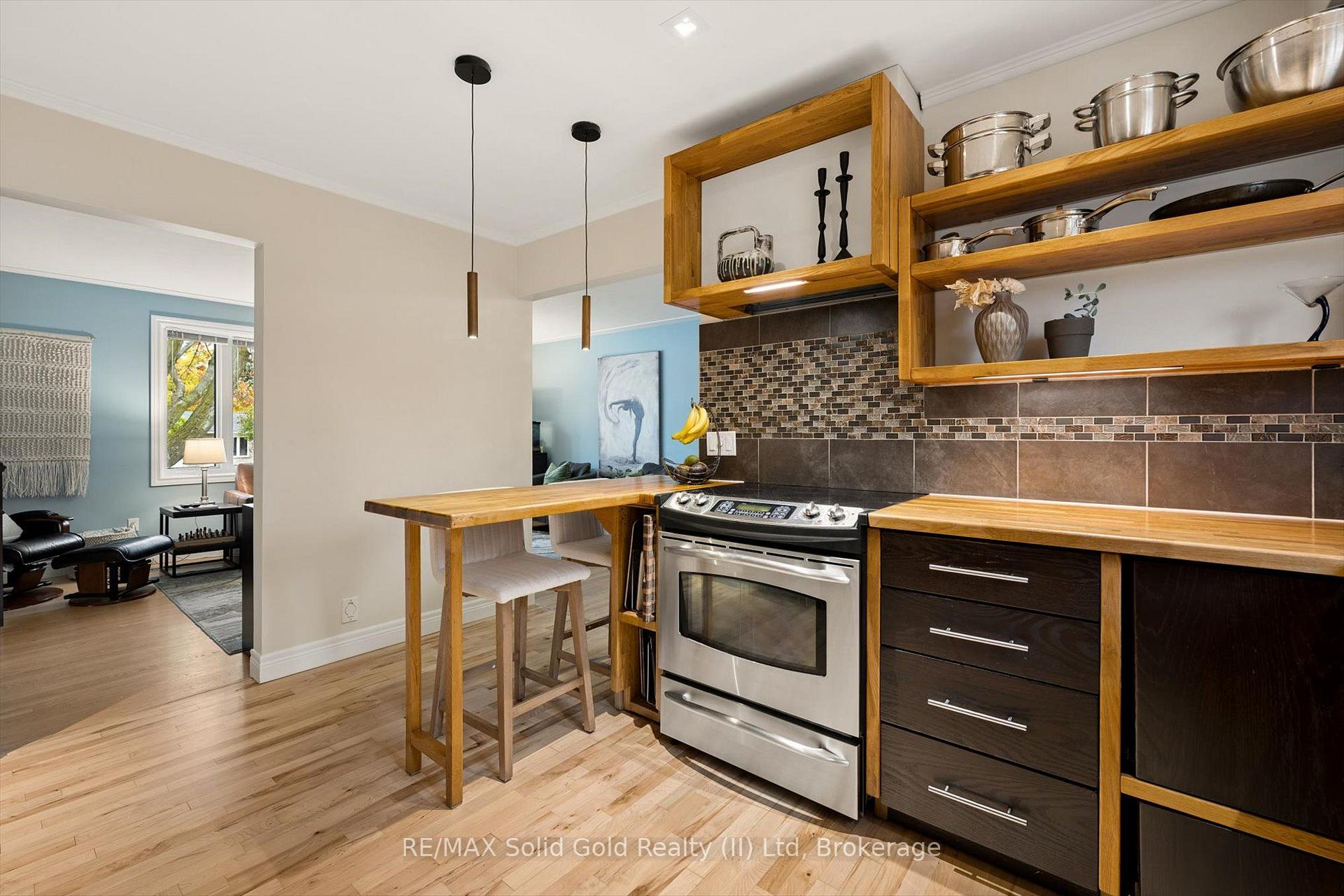 Photo 20 of 127 Gay Crescent, Kitchener, Stanley Park — HOMEH