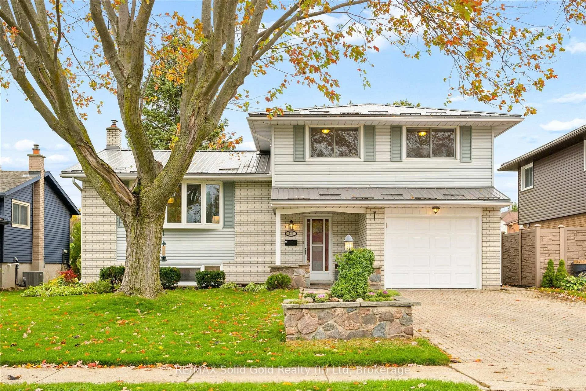 Photo 3 of 127 Gay Crescent, Kitchener, Stanley Park — HOMEH