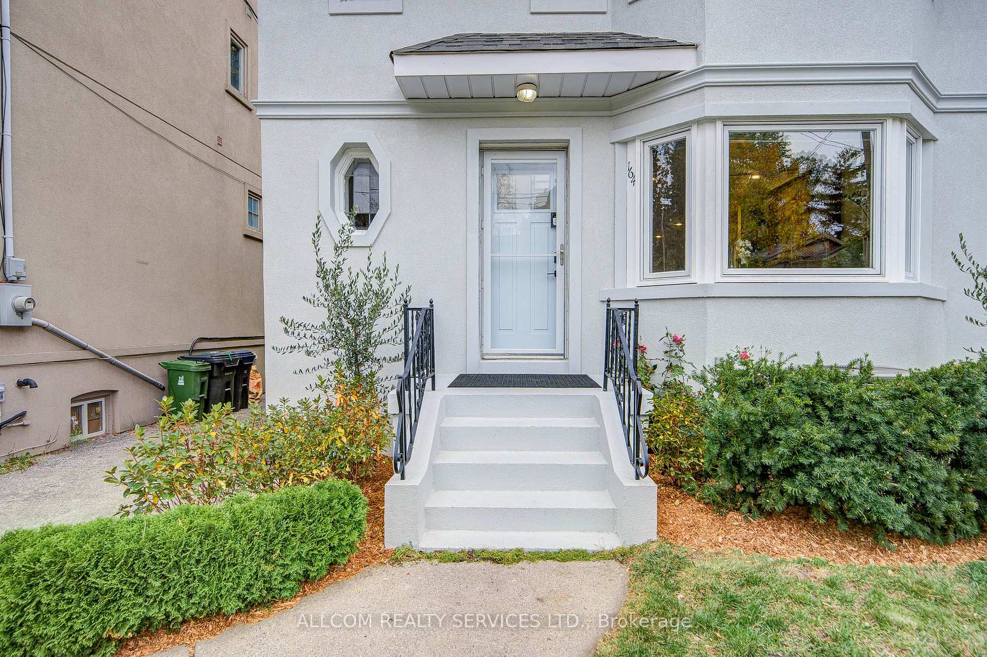 Photo 2 of 164 Glenvale Boulevard, Toronto, Leaside — HOMEH