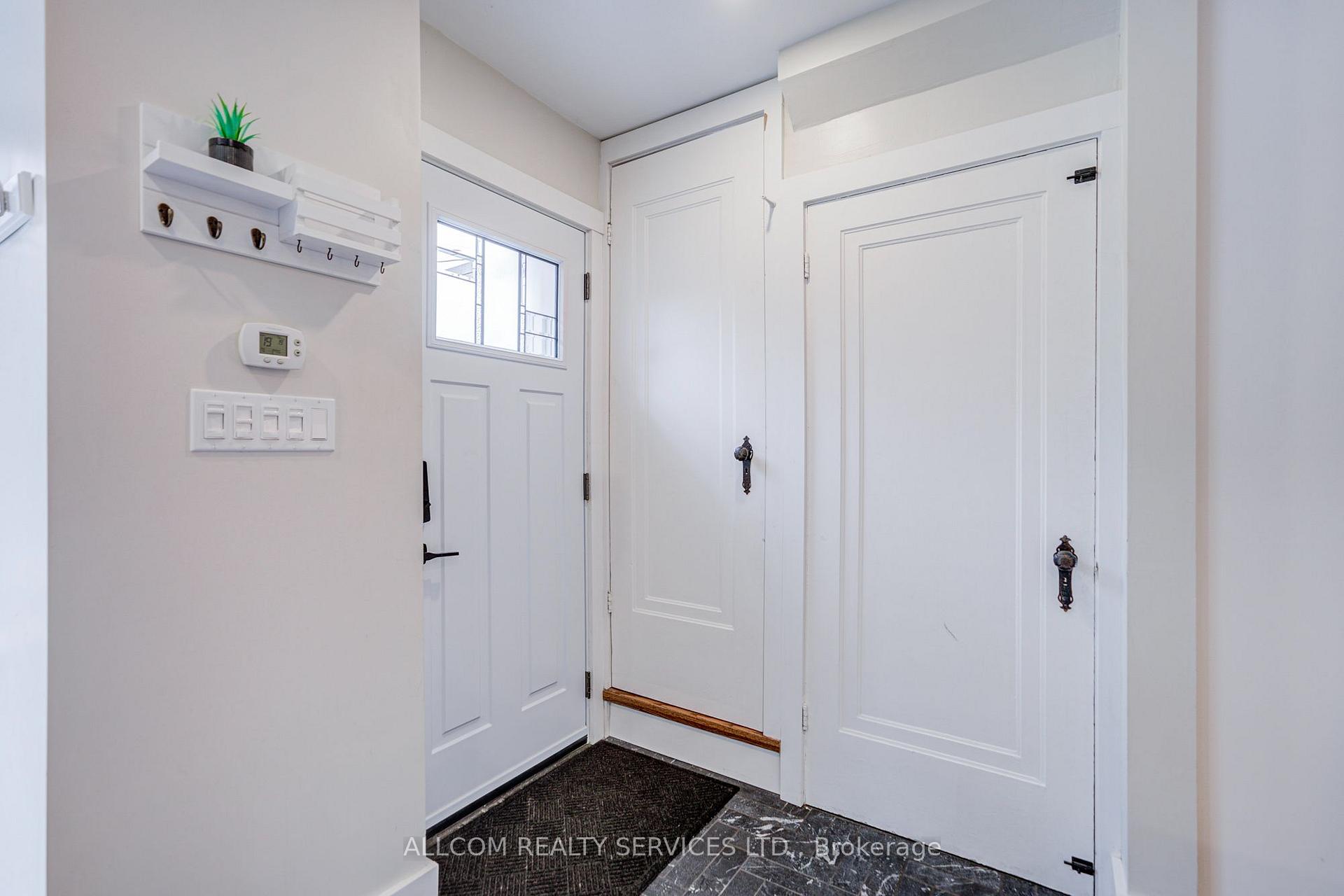 Photo 4 of 164 Glenvale Boulevard, Toronto, Leaside — HOMEH