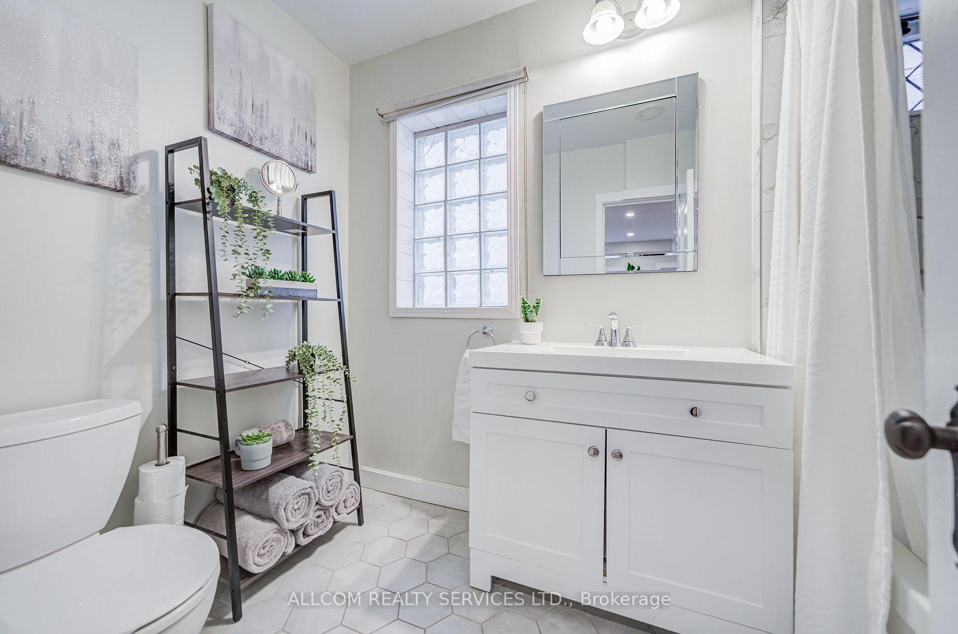 Photo 24 of 164 Glenvale Boulevard, Toronto, Leaside — HOMEH