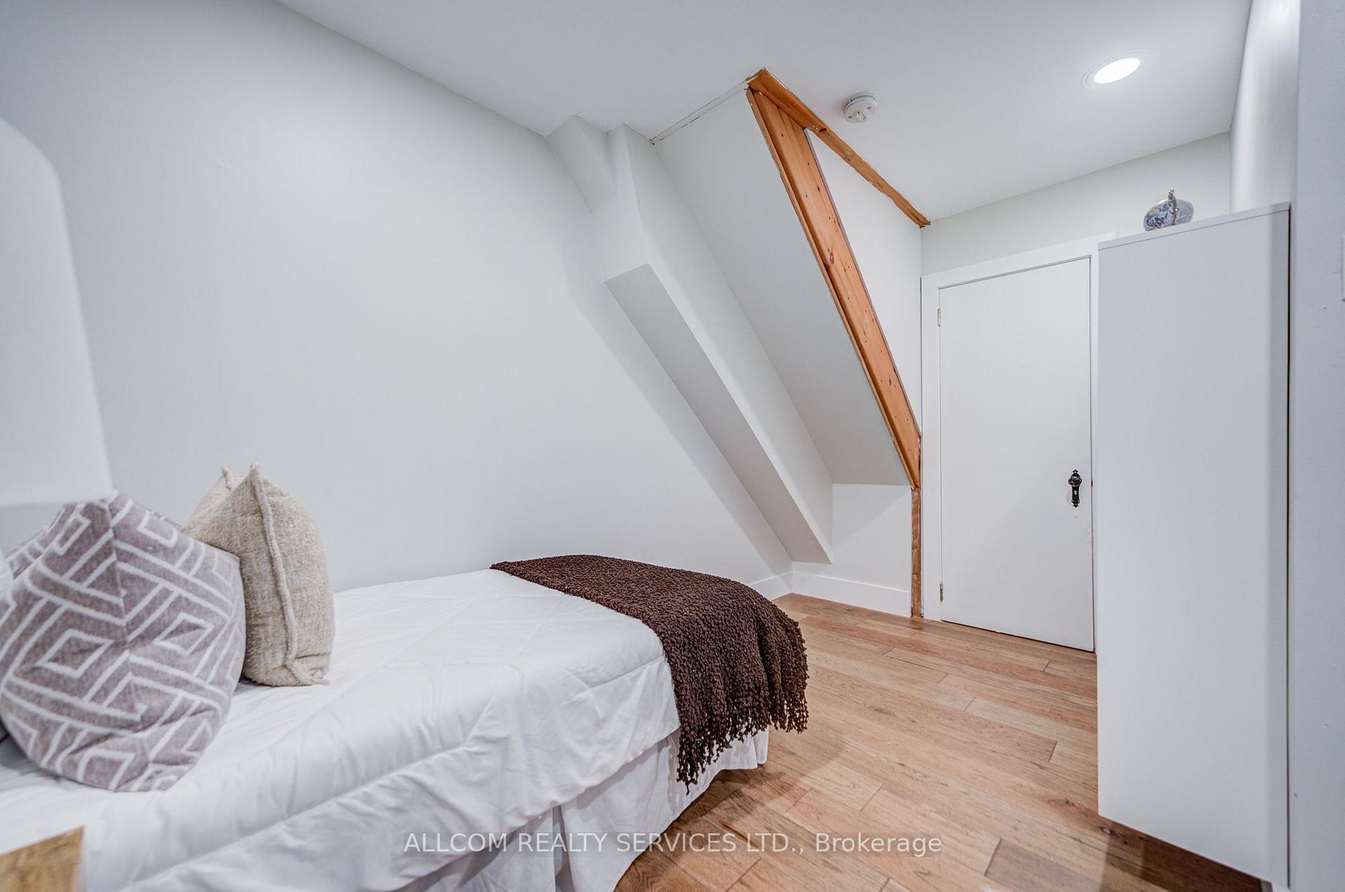 Photo 30 of 164 Glenvale Boulevard, Toronto, Leaside — HOMEH