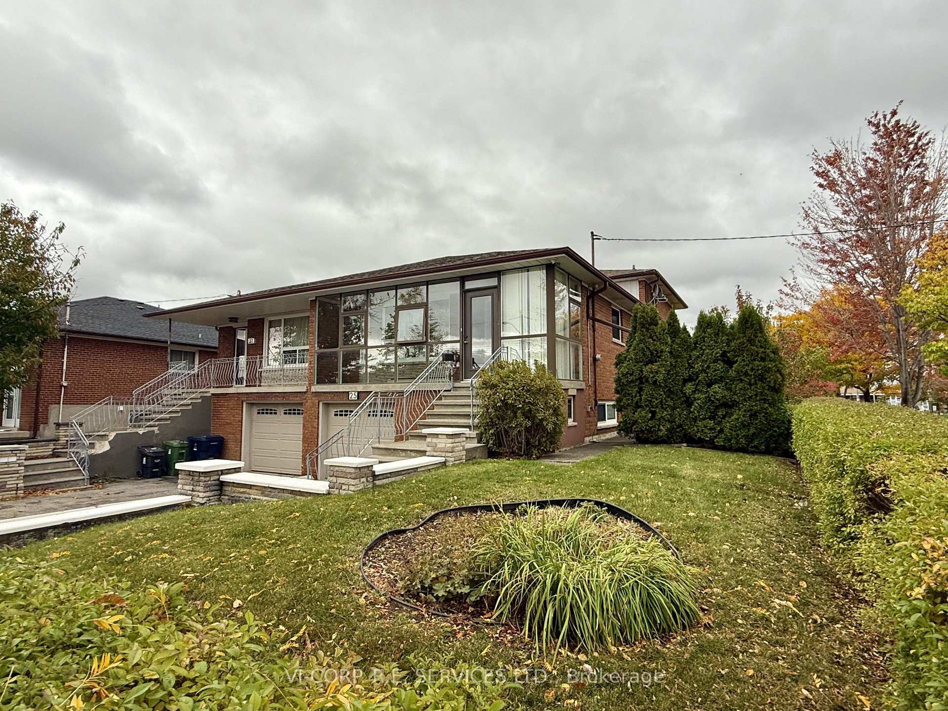 Photo 2 of 25 Bamford Crescent, North York, Black Creek — HOMEH